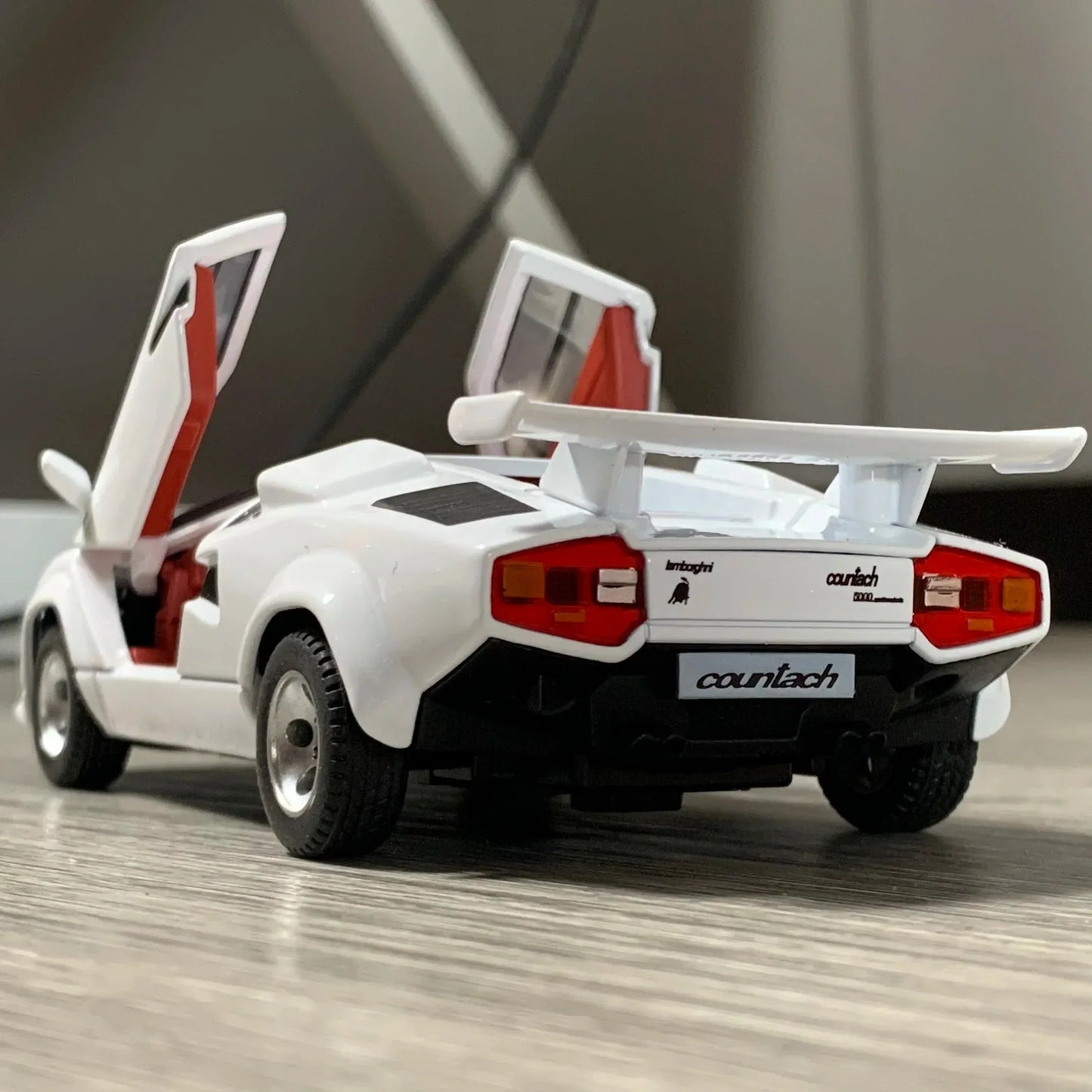 1:32 Countach LP500S Diecast Alloy Car Model With Sound Light Pull Back - ToylandEU