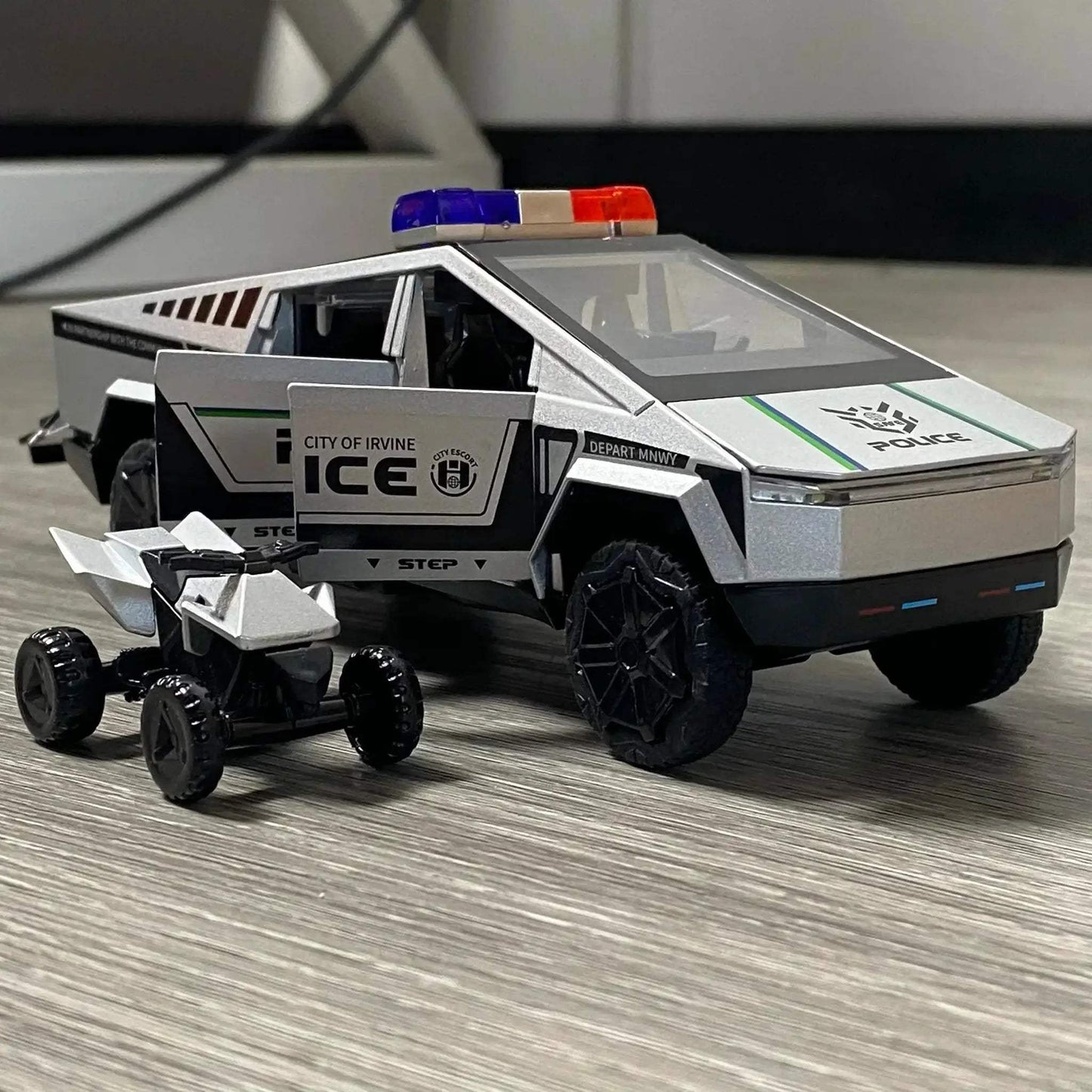 1:32 Cybertruck Diecast Off Road Pickup Model Car Metal Ornaments - ToylandEU