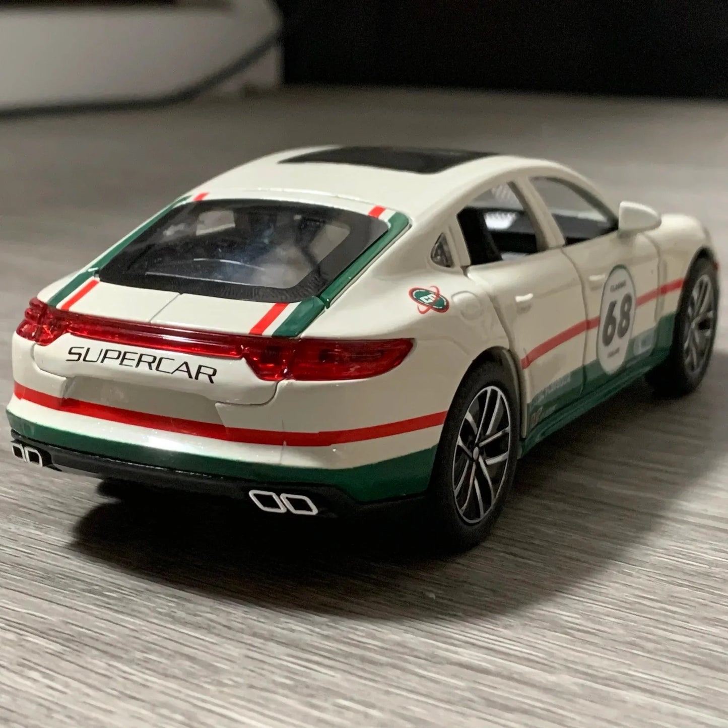 1:32 Diecast Alloy Porsche Panamera Track Version Pull Back Model Car - ToylandEU