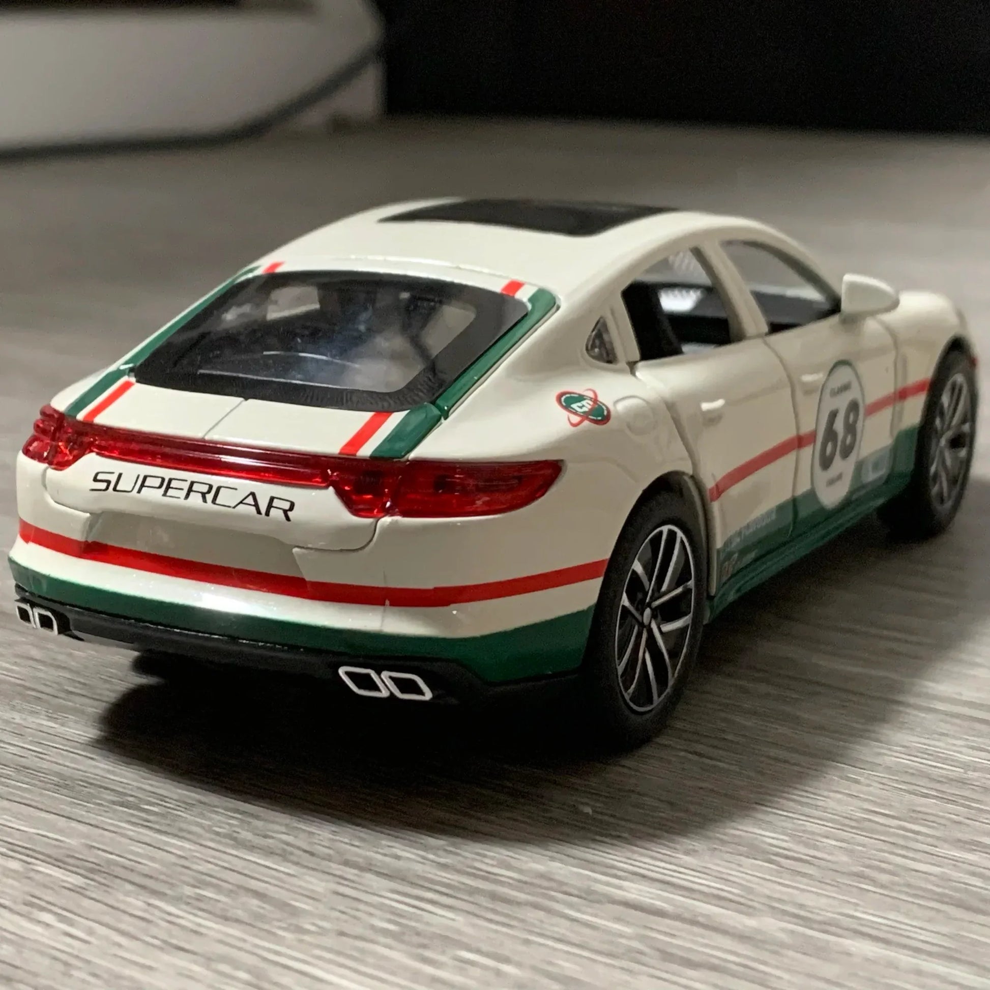 1:32 Diecast Alloy Porsche Panamera Track Version Pull Back Model Car - ToylandEU