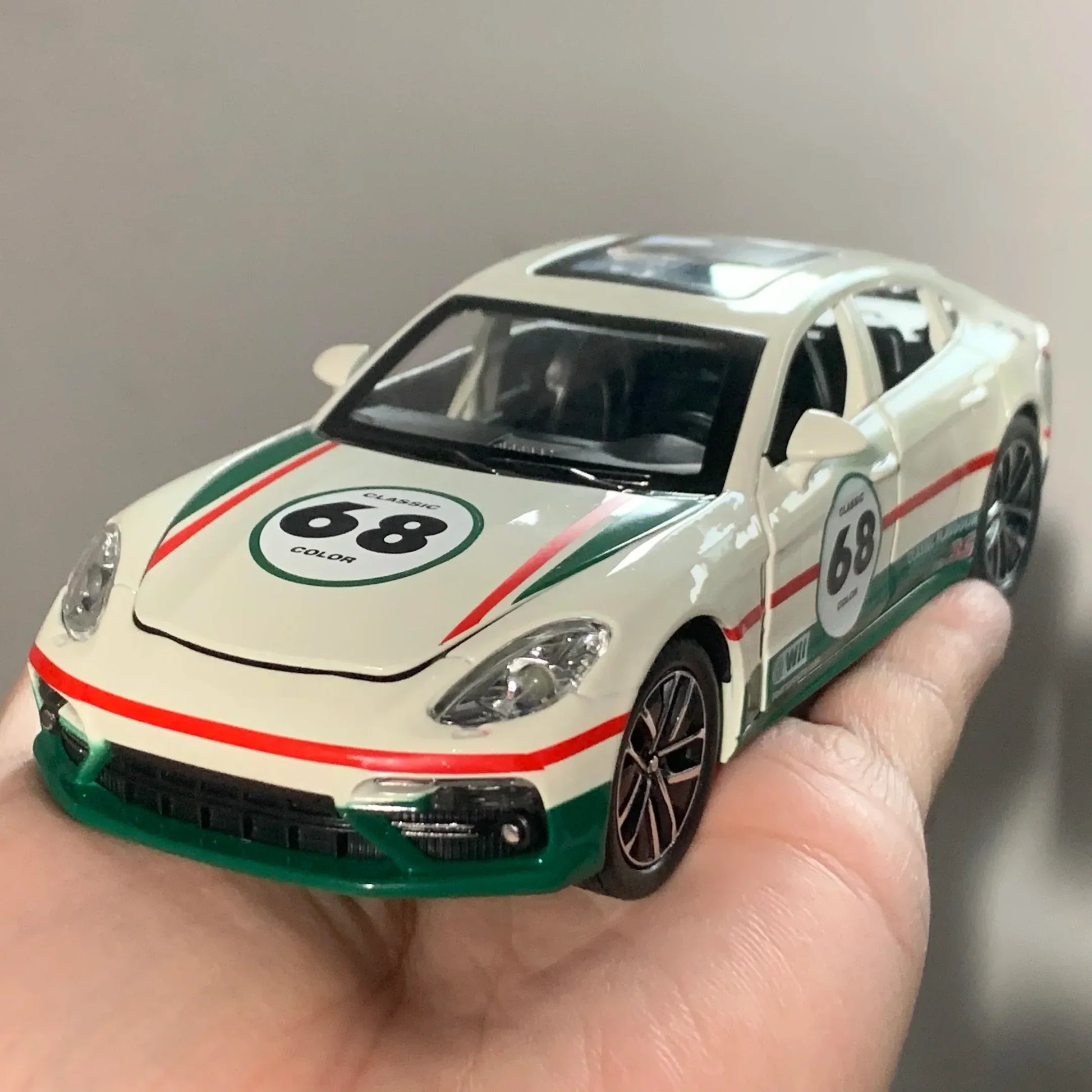 1:32 Diecast Alloy Porsche Panamera Track Version Pull Back Model Car - ToylandEU