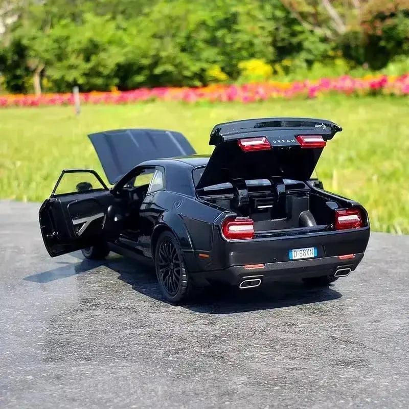  1:32 Diecast Dodge Challenger Hellcat Sound Light -  ToylandEU™