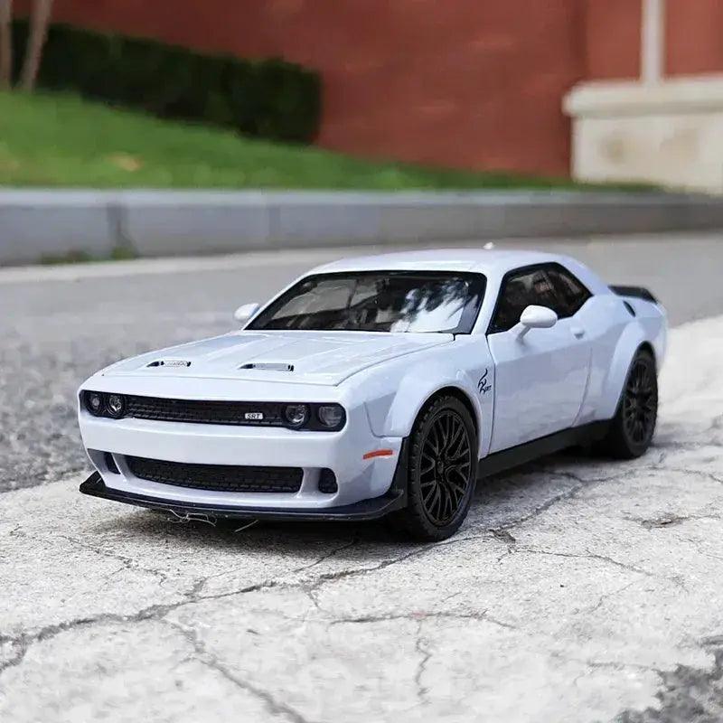  1:32 Diecast Dodge Challenger Hellcat Sound Light -  ToylandEU™