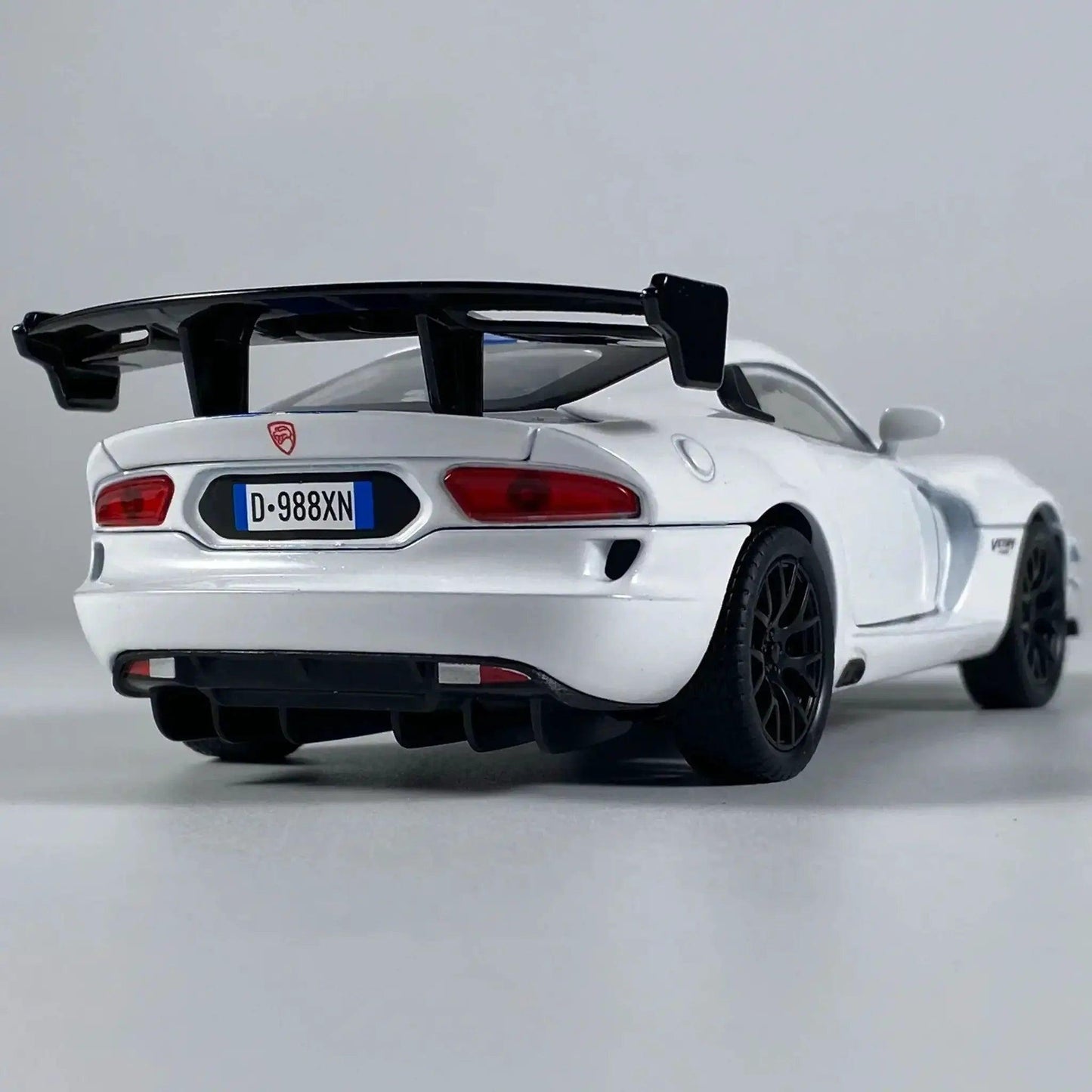  1:32 Diecast Dodge Viper ACR Sound And Light -  ToylandEU™