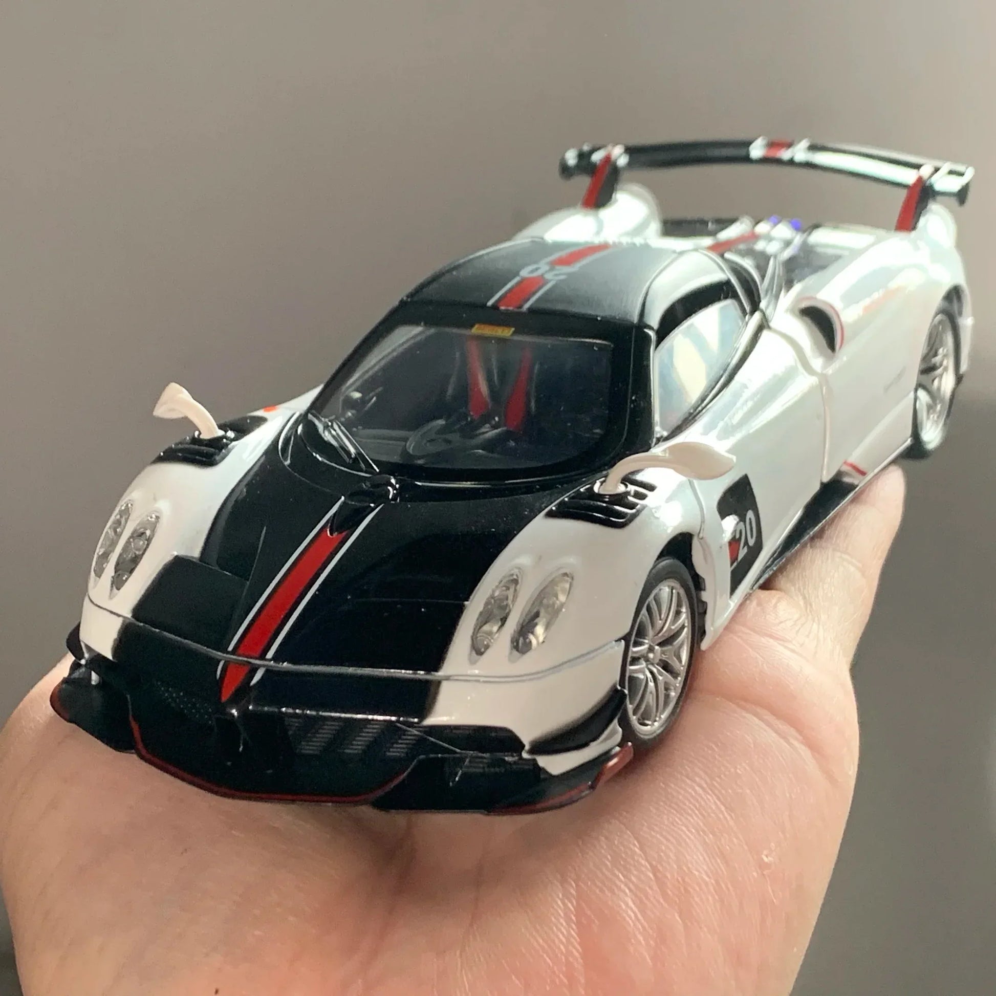 1:32 Diecast Pagani Huayra BC Metal Model Car - ToylandEU