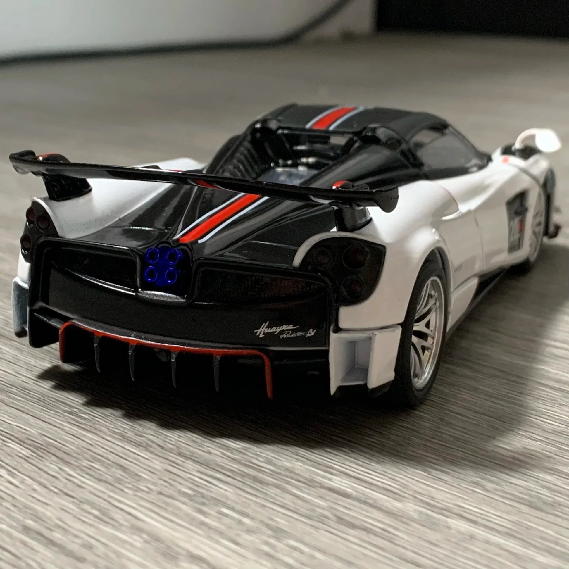 1:32 Diecast Pagani Huayra BC Metal Model Car - ToylandEU