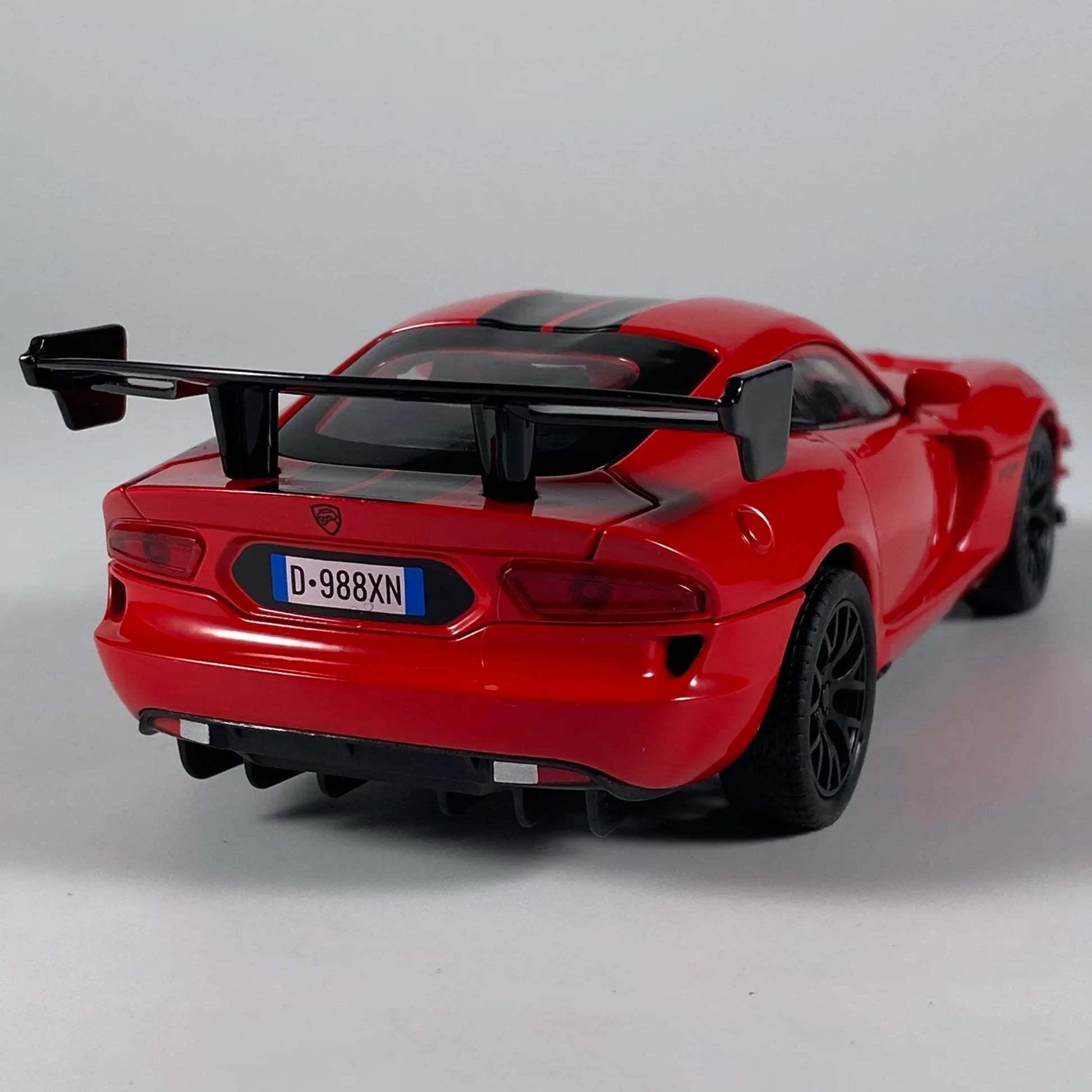 1:32 Dodge Viper ACR Diecast Metal Car With Sound And Light Pullback - ToylandEU