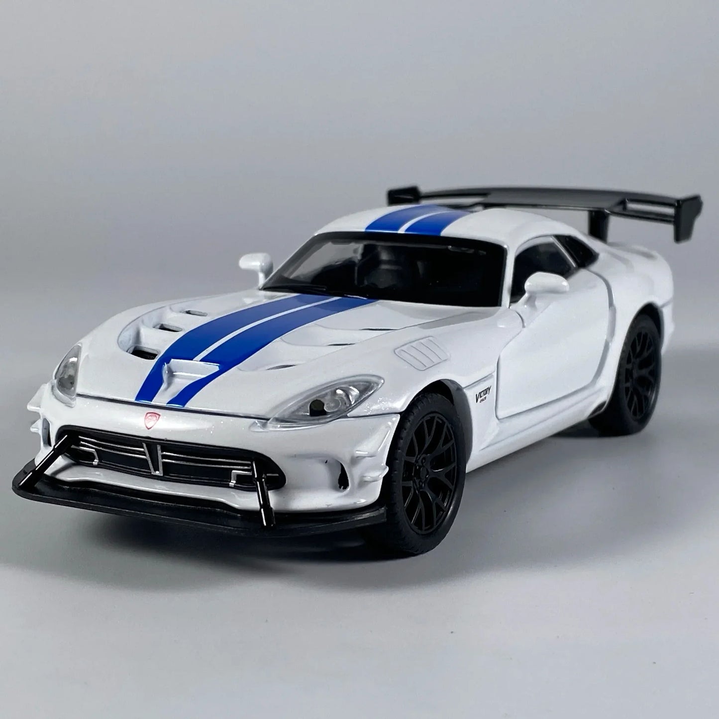 1:32 Dodge Viper ACR Diecast Metal Car With Sound And Light Pullback - ToylandEU