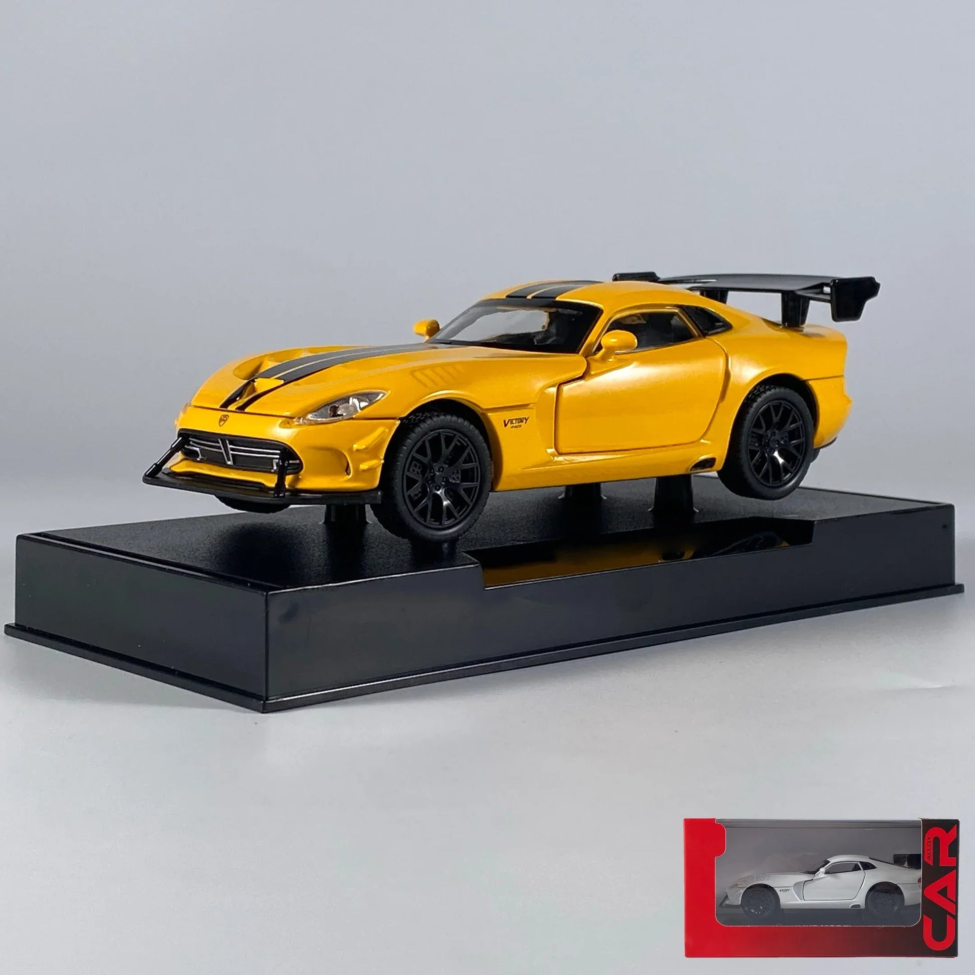 1:32 Dodge Viper ACR Diecast Metal Car With Sound And Light Pullback - ToylandEU