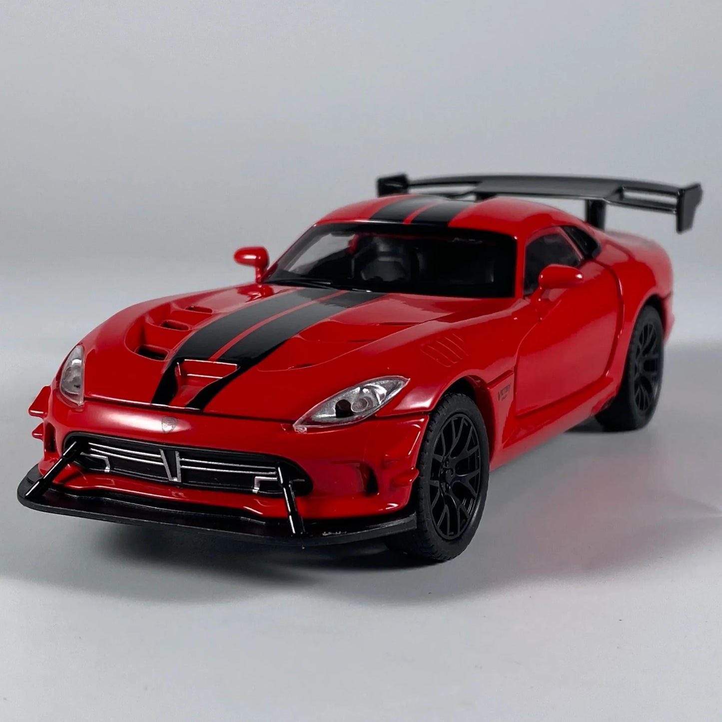 1:32 Dodge Viper ACR Diecast Metal Car With Sound And Light Pullback - ToylandEU