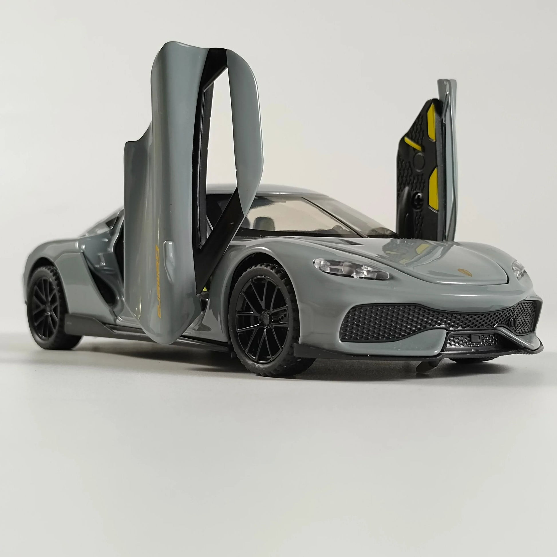 1:32 Gemera GT Diecast Metal Car Pull Back Sound And Light - ToylandEU