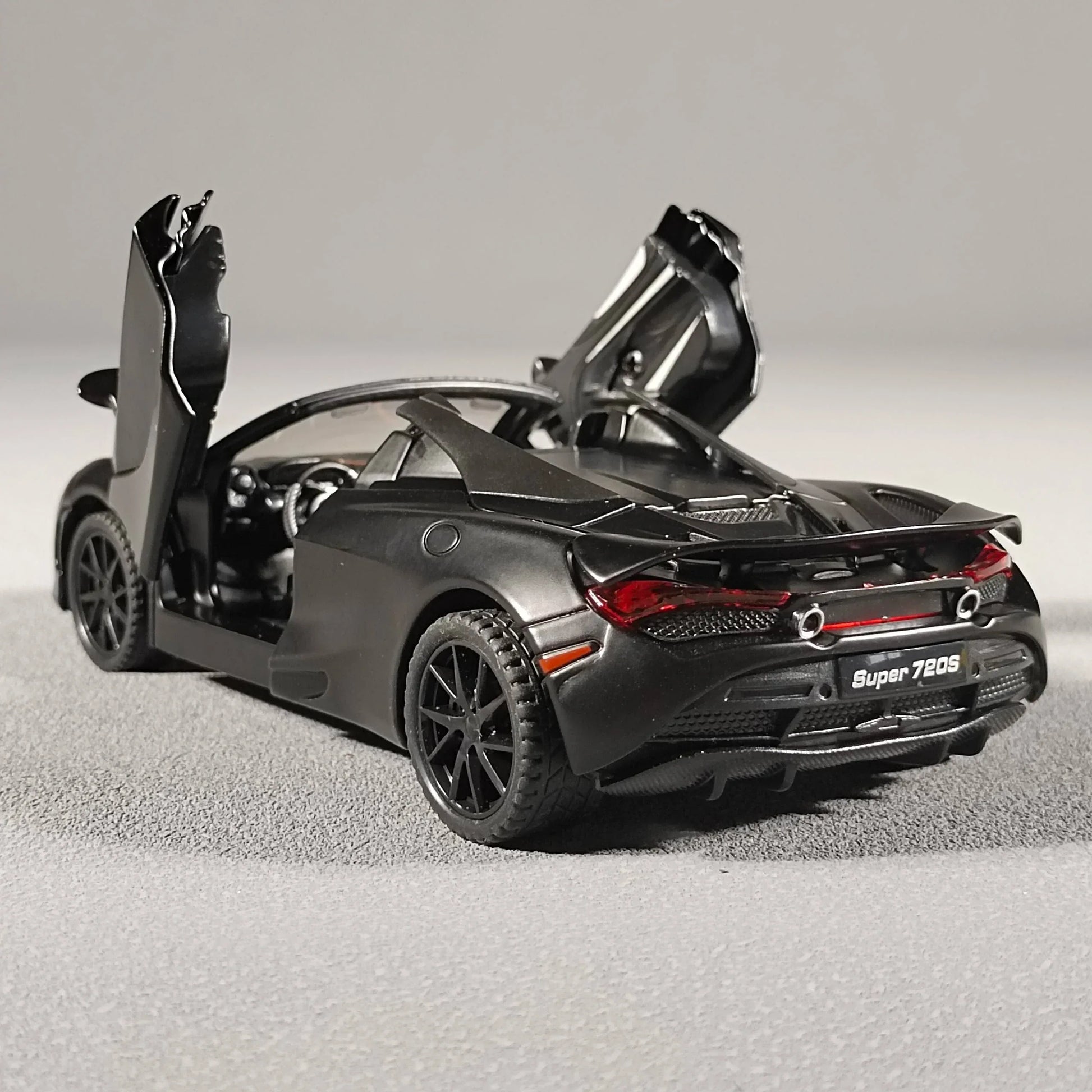 1:32 McLaren 720S Diecast Model Car Alloy Sound and Light - ToylandEU