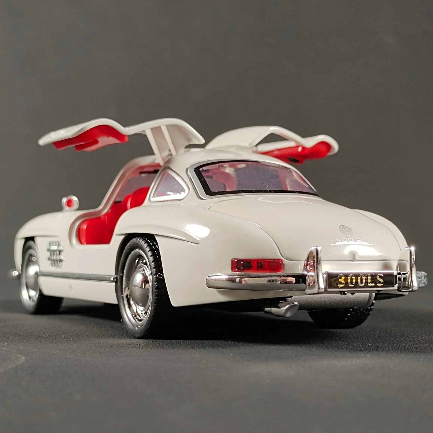 1:32 Mercedes Benz 300SL Diecast Model Car Metal Desktop Ornament - ToylandEU