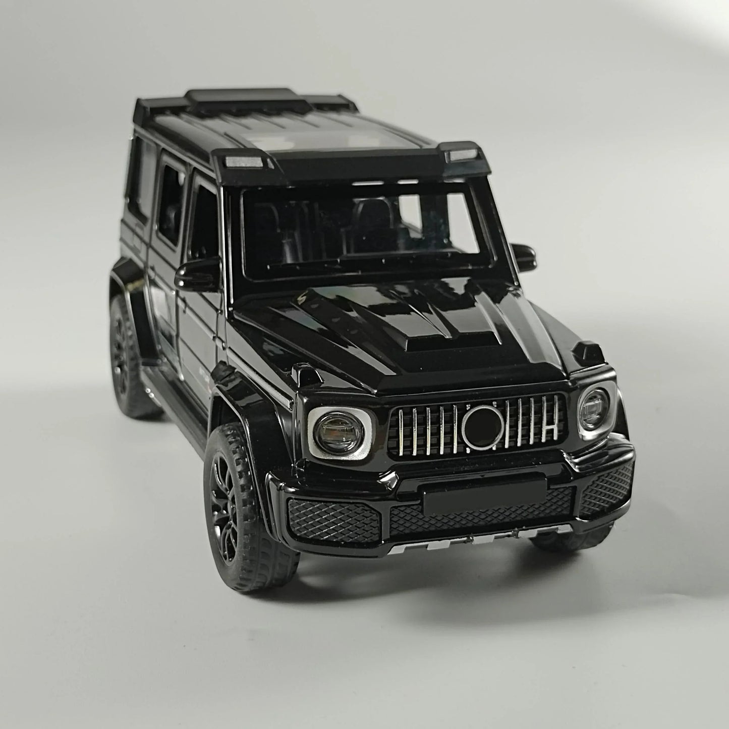 1:32 Mercedes Benz G700 Pull Back Alloy Diecast Car With Sound - ToylandEU