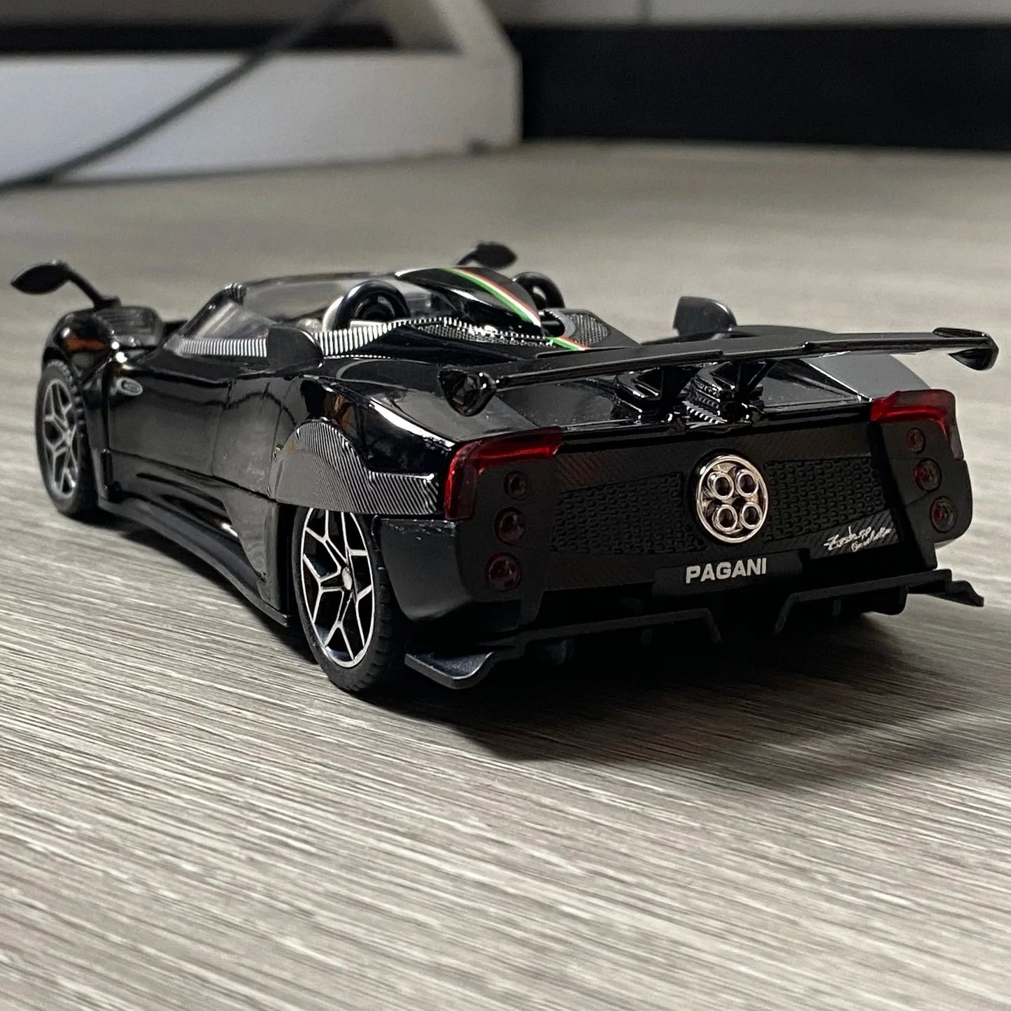 1:32 Pagani Zonda HP 2017 Diecast Metal Model Car - ToylandEU