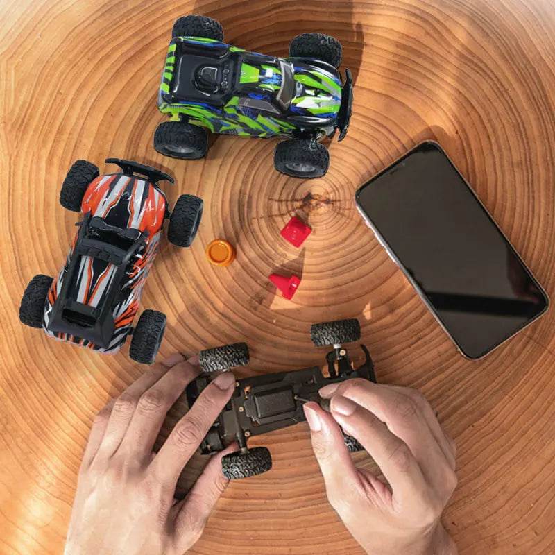 1:32 Proportion Remote Control Car Max 20 Km/h 2.4Ghz High-Speed All-Terrain Electric Toy - ToylandEU