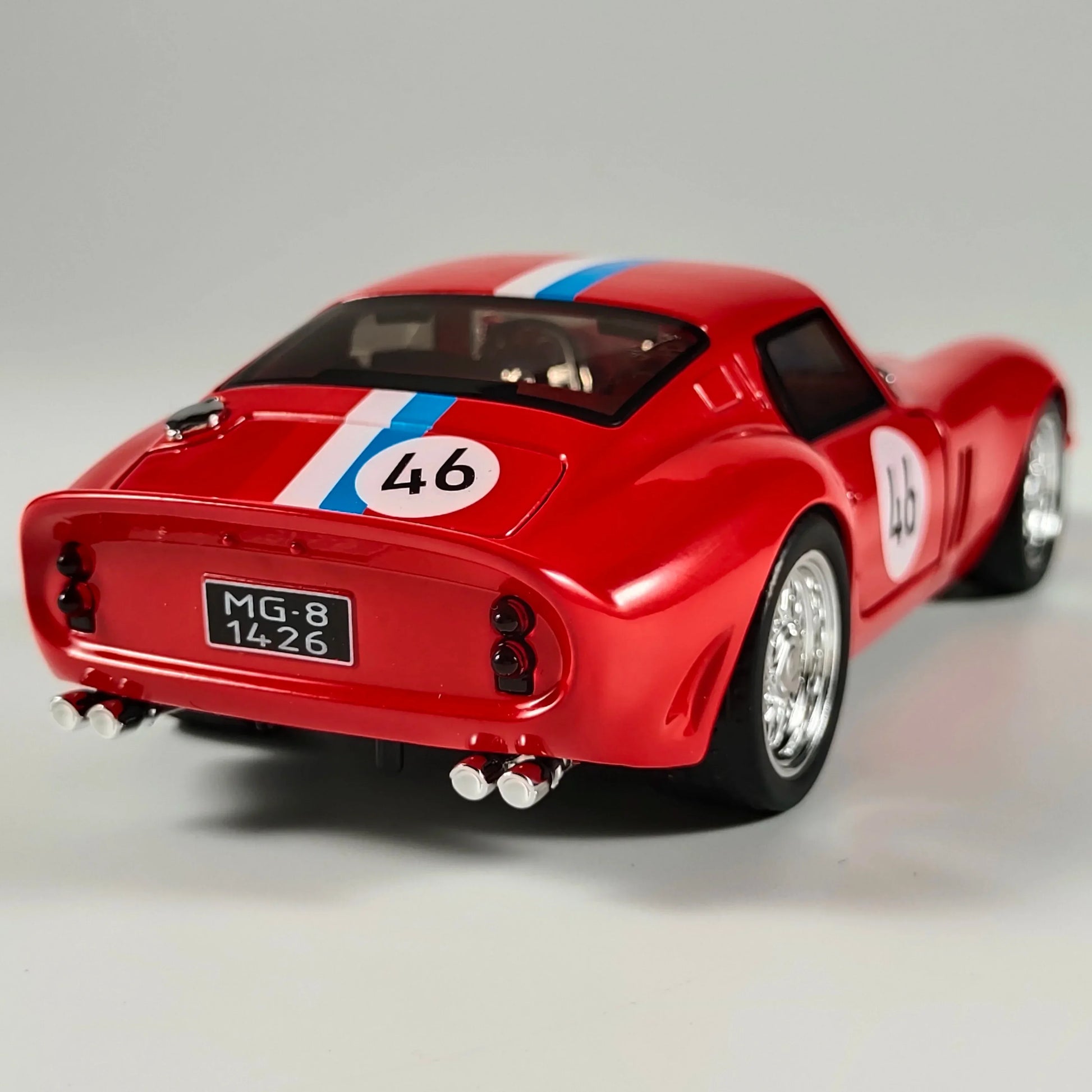 1:32 Scale Diecast Alloy Car With Light and Sound Pull-Back - ToylandEU