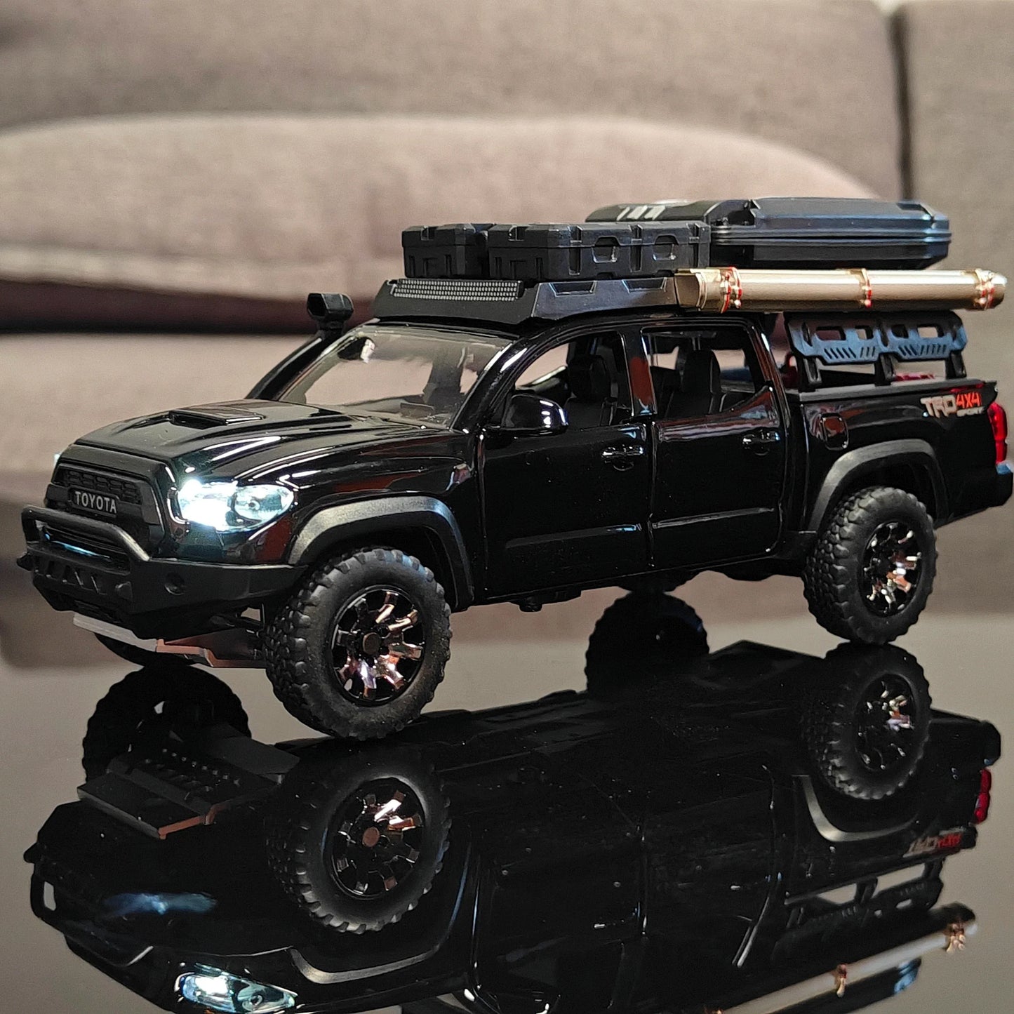 1:32 Toyota Tacoma Alloy Diecast Metal Model With Sound And Light - ToylandEU
