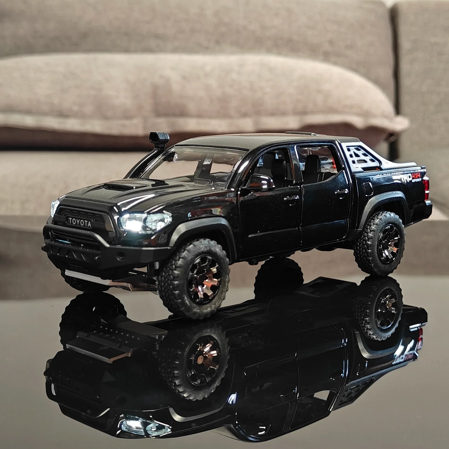1:32 Toyota Tacoma Alloy Diecast Metal Model With Sound And Light - ToylandEU