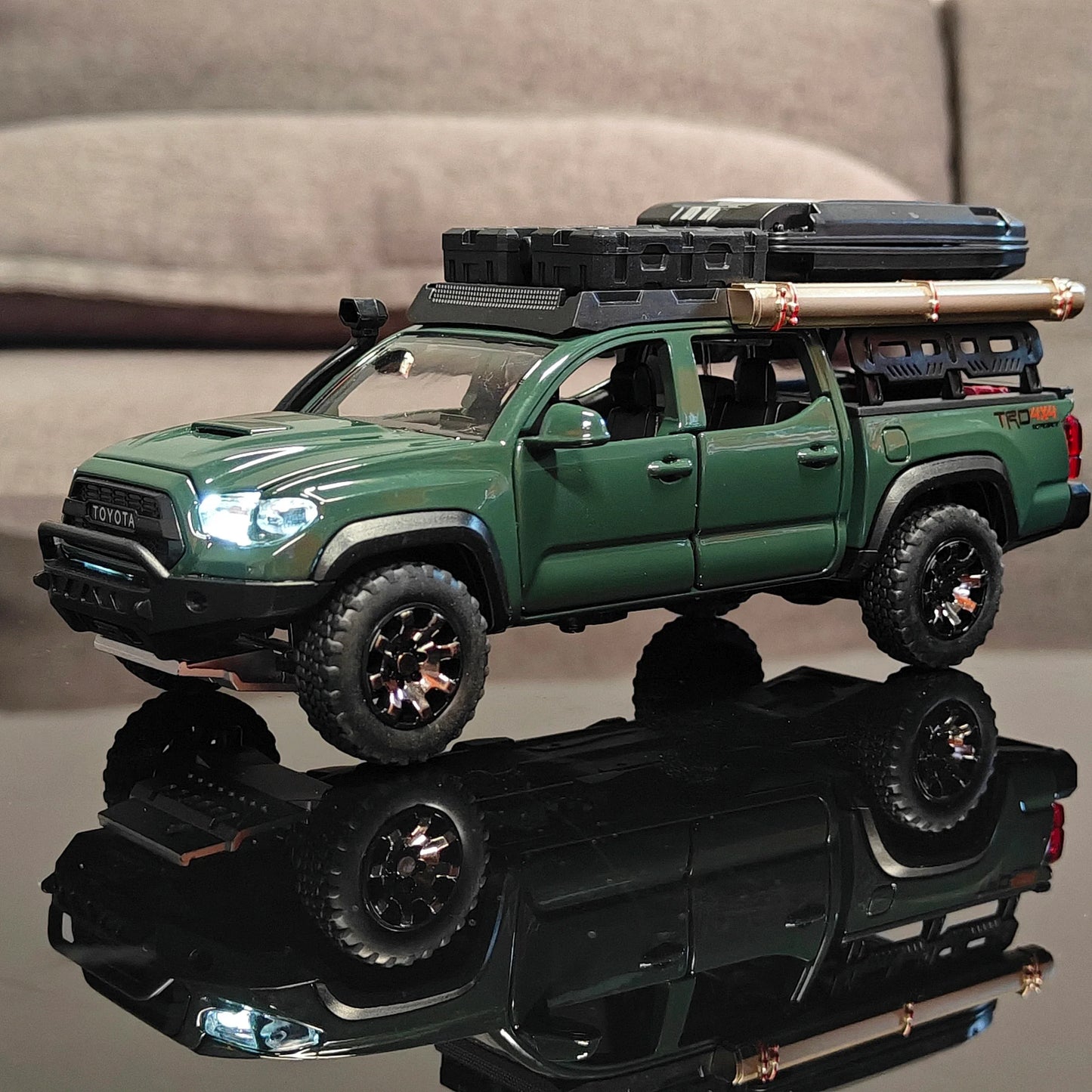 1:32 Toyota Tacoma Alloy Diecast Metal Model With Sound And Light - ToylandEU
