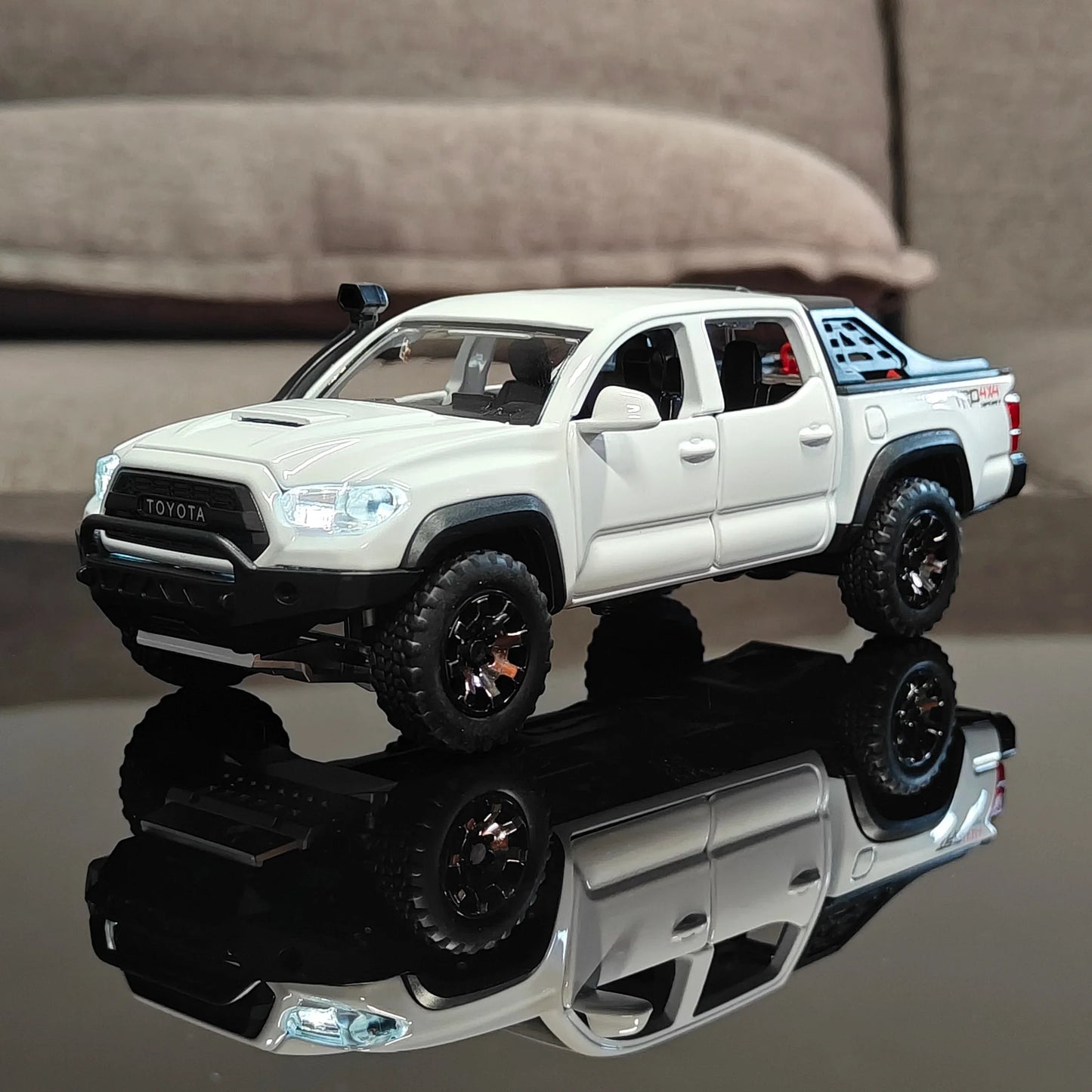 1:32 Toyota Tacoma Alloy Diecast Metal Model With Sound And Light - ToylandEU
