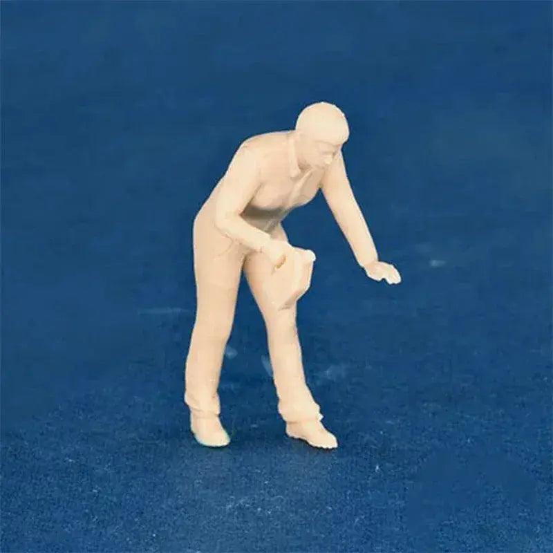  1/64 Scale Car Mechanic Figure Oil Change Resin -  ToylandEU™