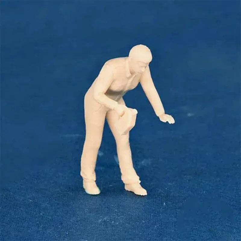 1/64 Scale Car Mechanic Figure Oil Change Unpainted Resin - ToylandEU