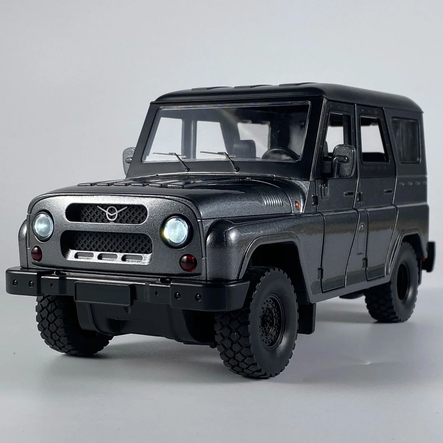 1 To 18 Diecast Alloy UAZ Hunter Jeep Off Road Toy With Sound And Light - ToylandEU