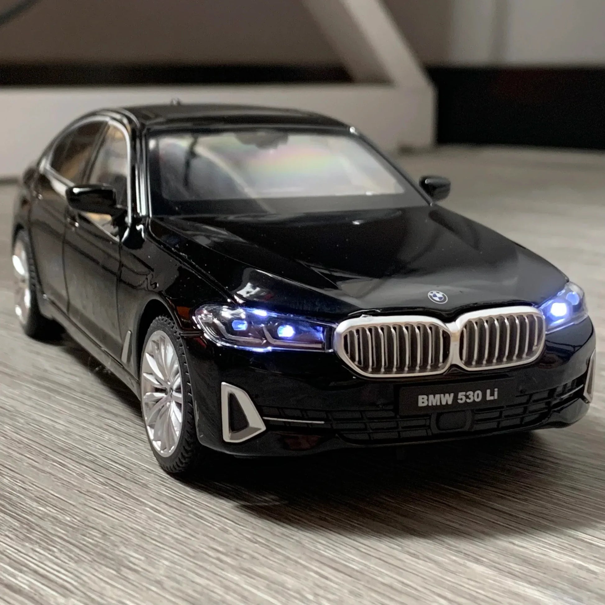 1 To 24 Diecast BMW 530Li Car With Pull Back And Sound Lights For Boys - ToylandEU