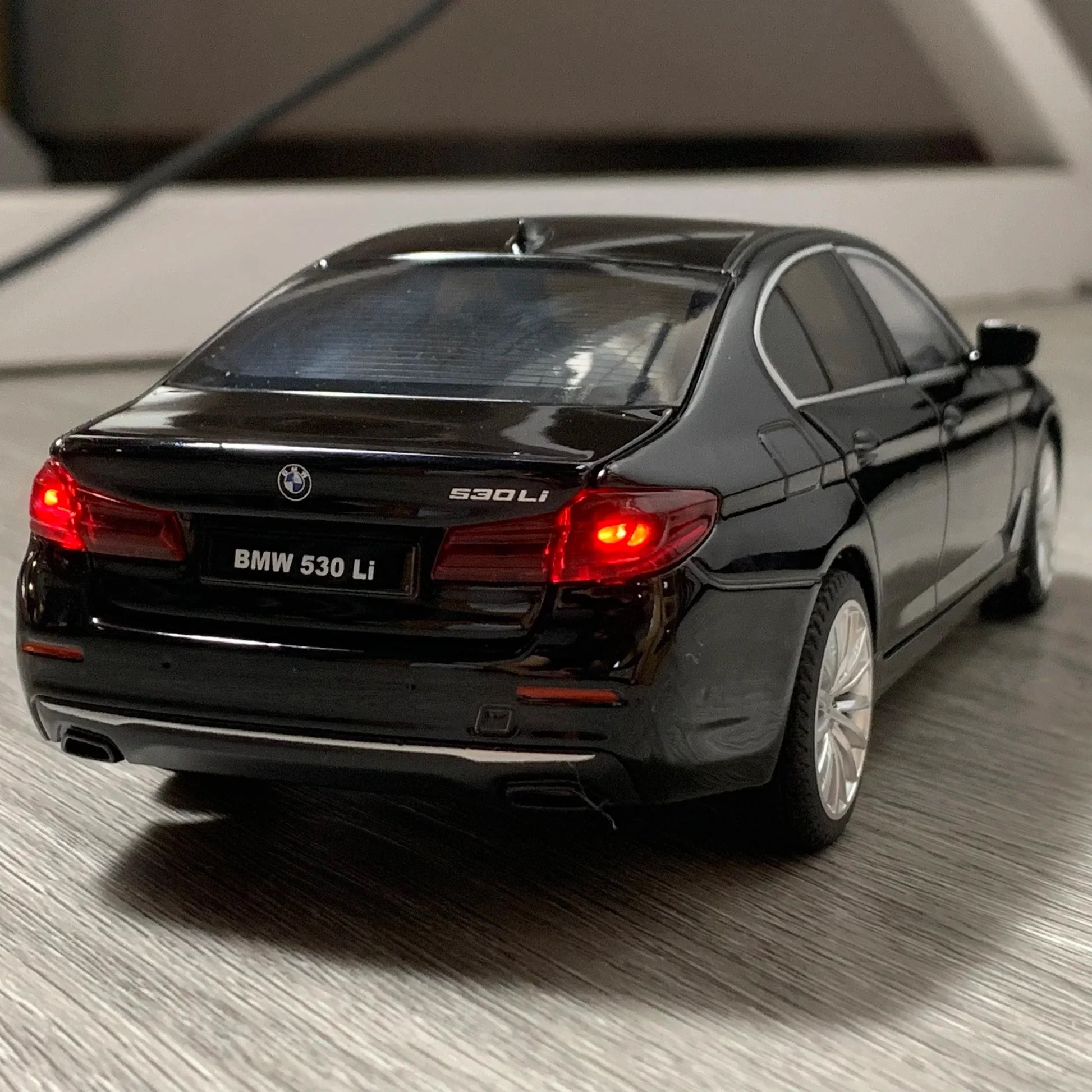 1 To 24 Diecast BMW 530Li Car With Pull Back And Sound Lights For Boys - ToylandEU