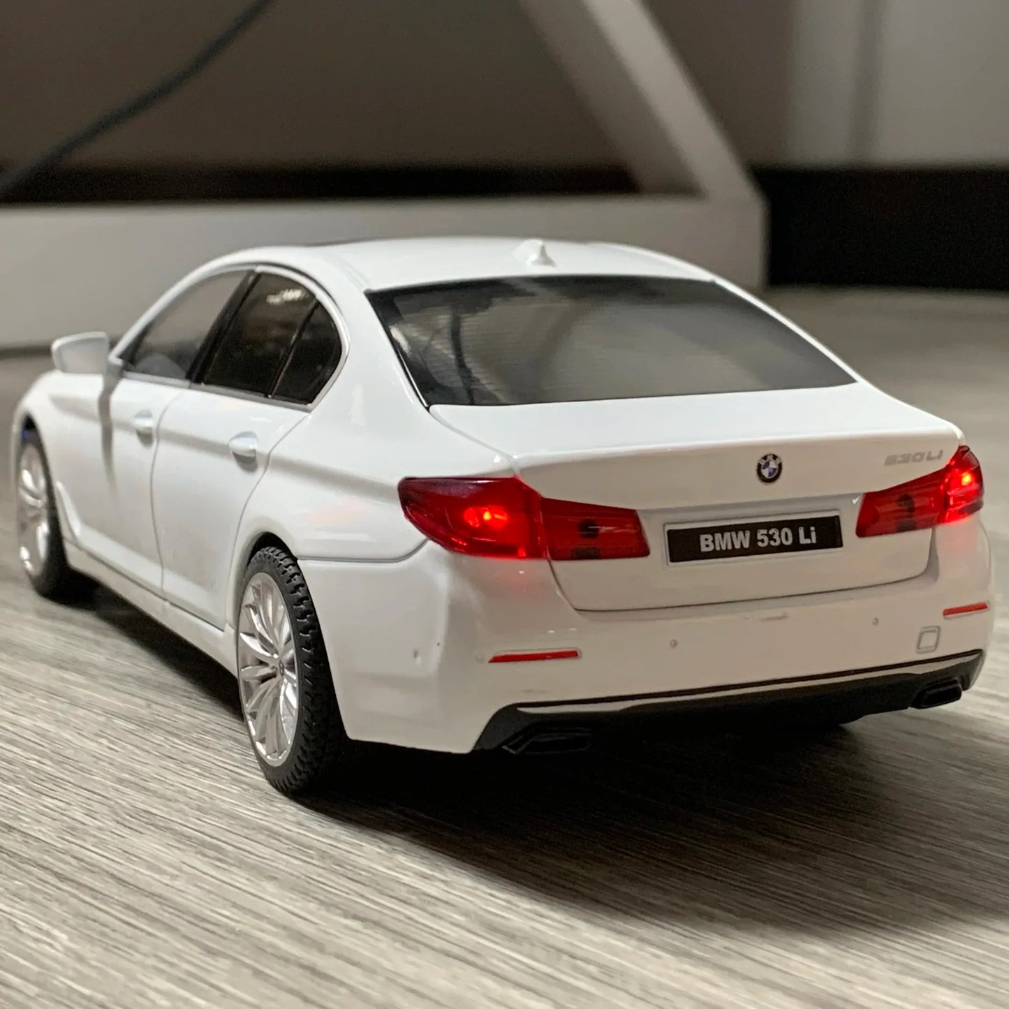 1 To 24 Diecast BMW 530Li Car With Pull Back And Sound Lights For Boys - ToylandEU