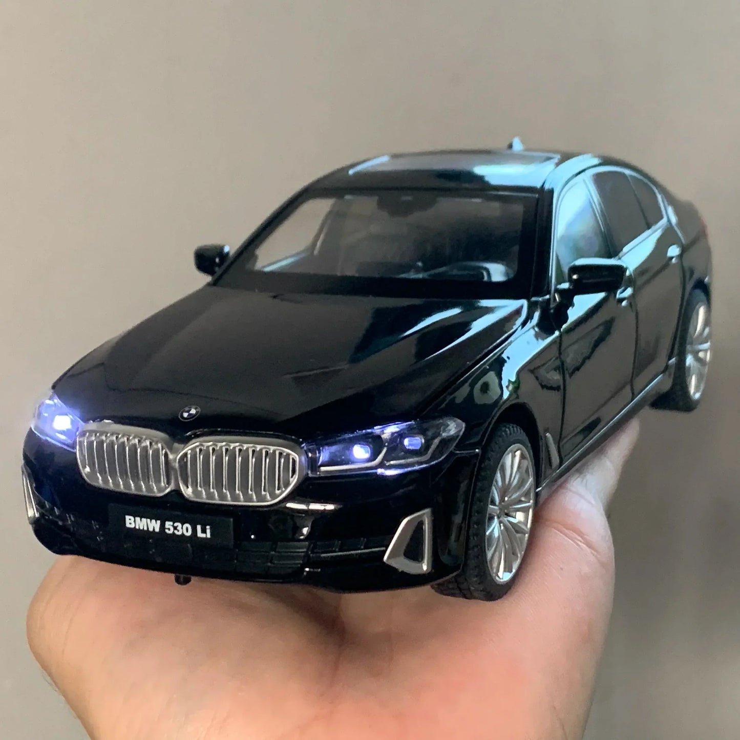 1 To 24 Diecast BMW 530Li Car With Pull Back And Sound Lights For Boys - ToylandEU