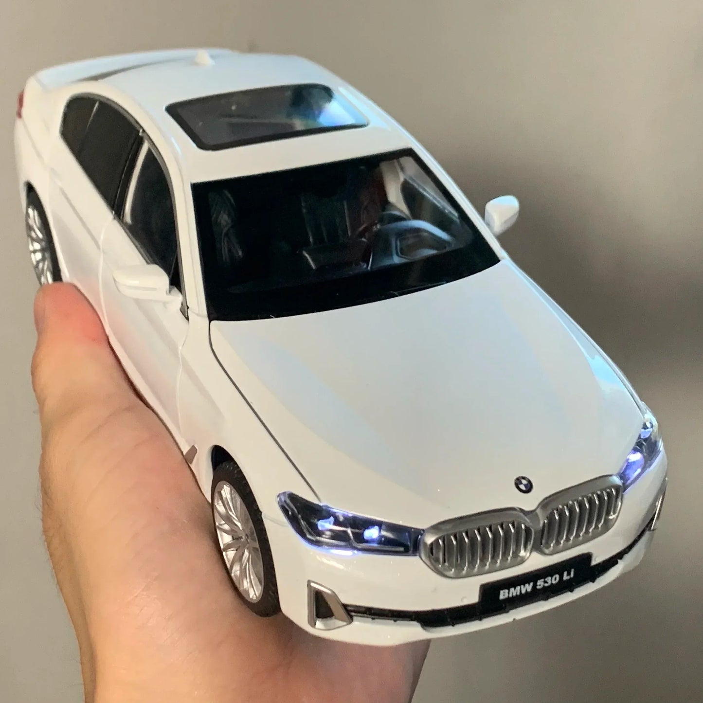 1 To 24 Diecast BMW 530Li Car With Pull Back And Sound Lights For Boys - ToylandEU