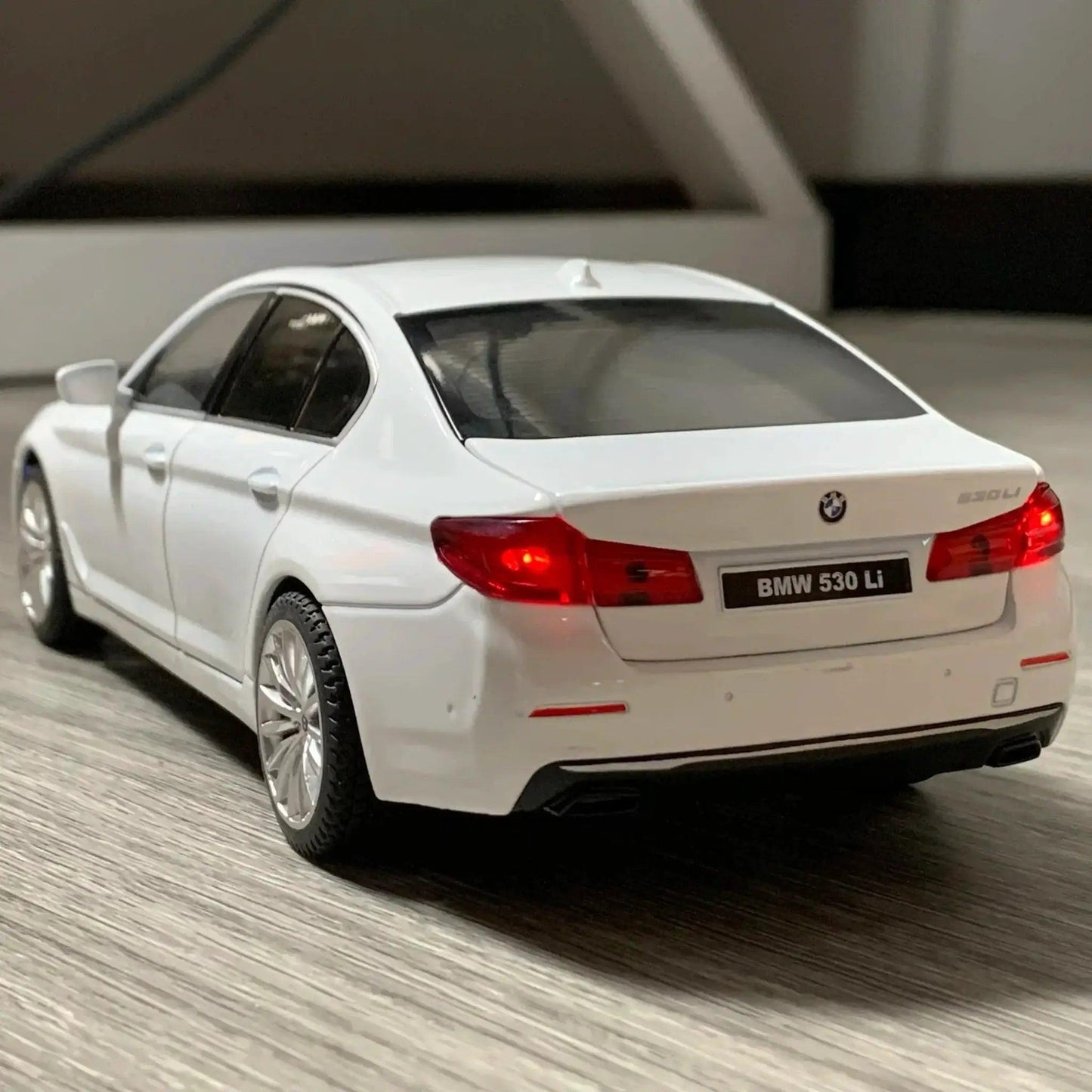    1 To 24 Diecast BMW 530Li Pullback|  -  ToylandEU™