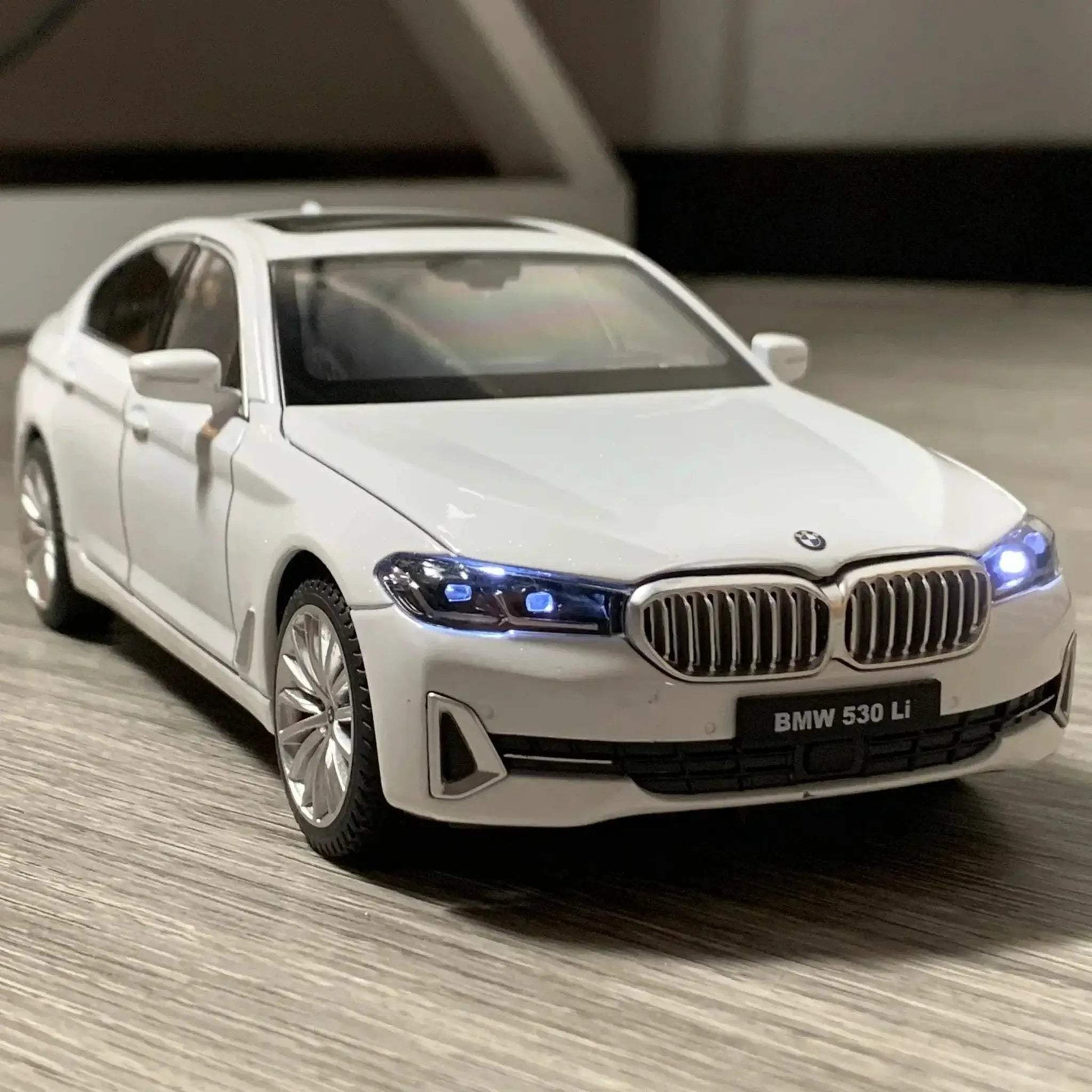    1 To 24 Diecast BMW 530Li Pullback|  -  ToylandEU™