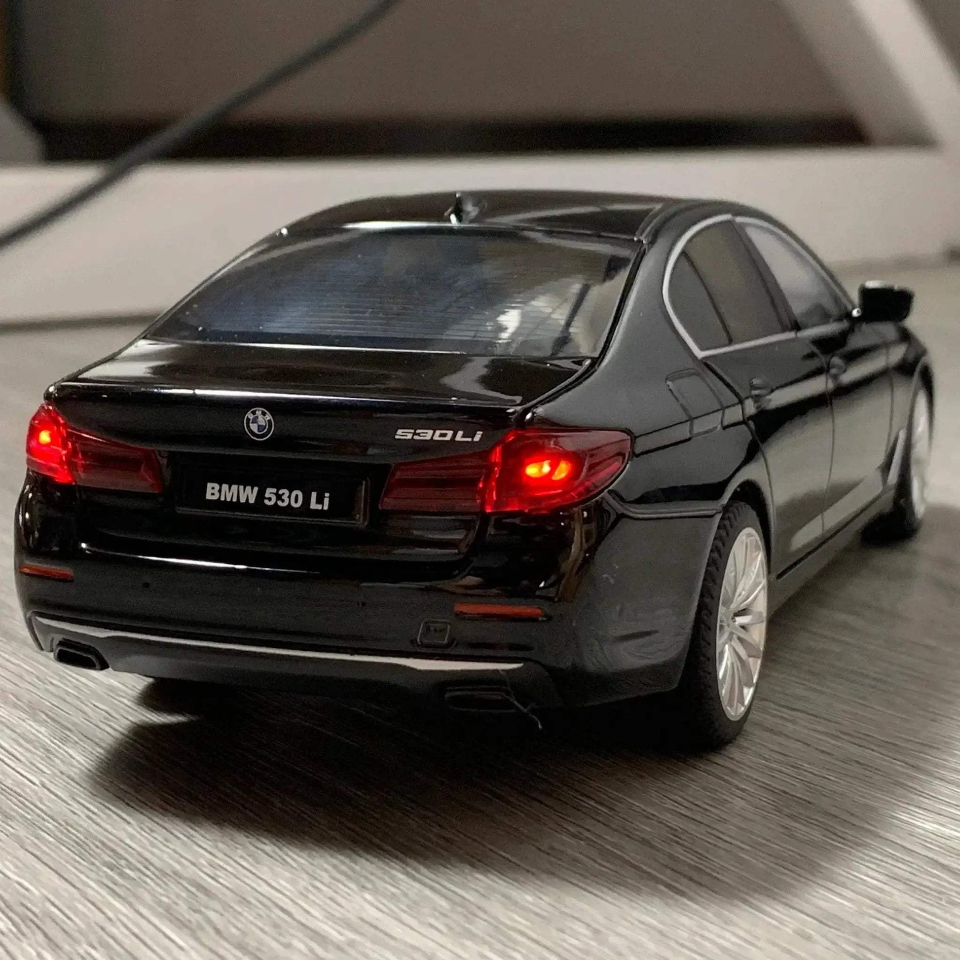    1 To 24 Diecast BMW 530Li Pullback|  -  ToylandEU™