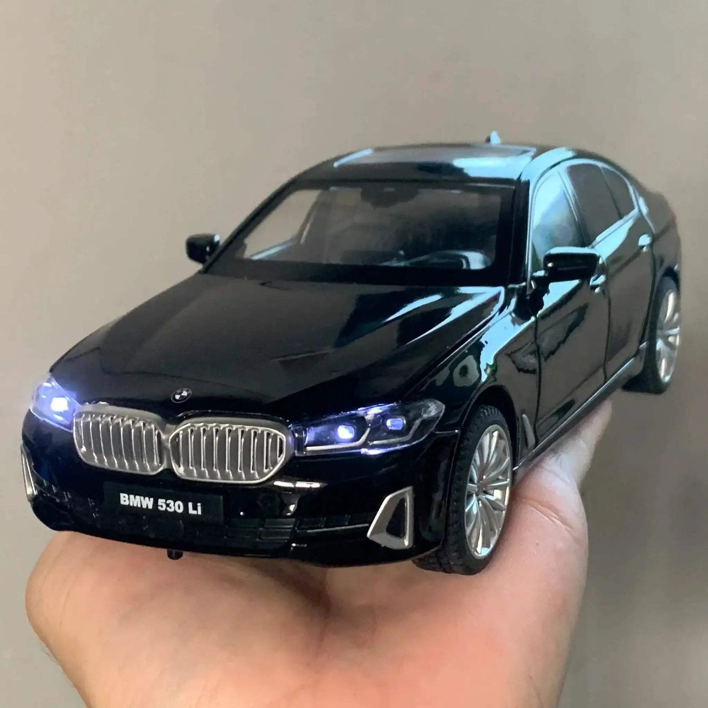    1 To 24 Diecast BMW 530Li Pullback|  -  ToylandEU™
