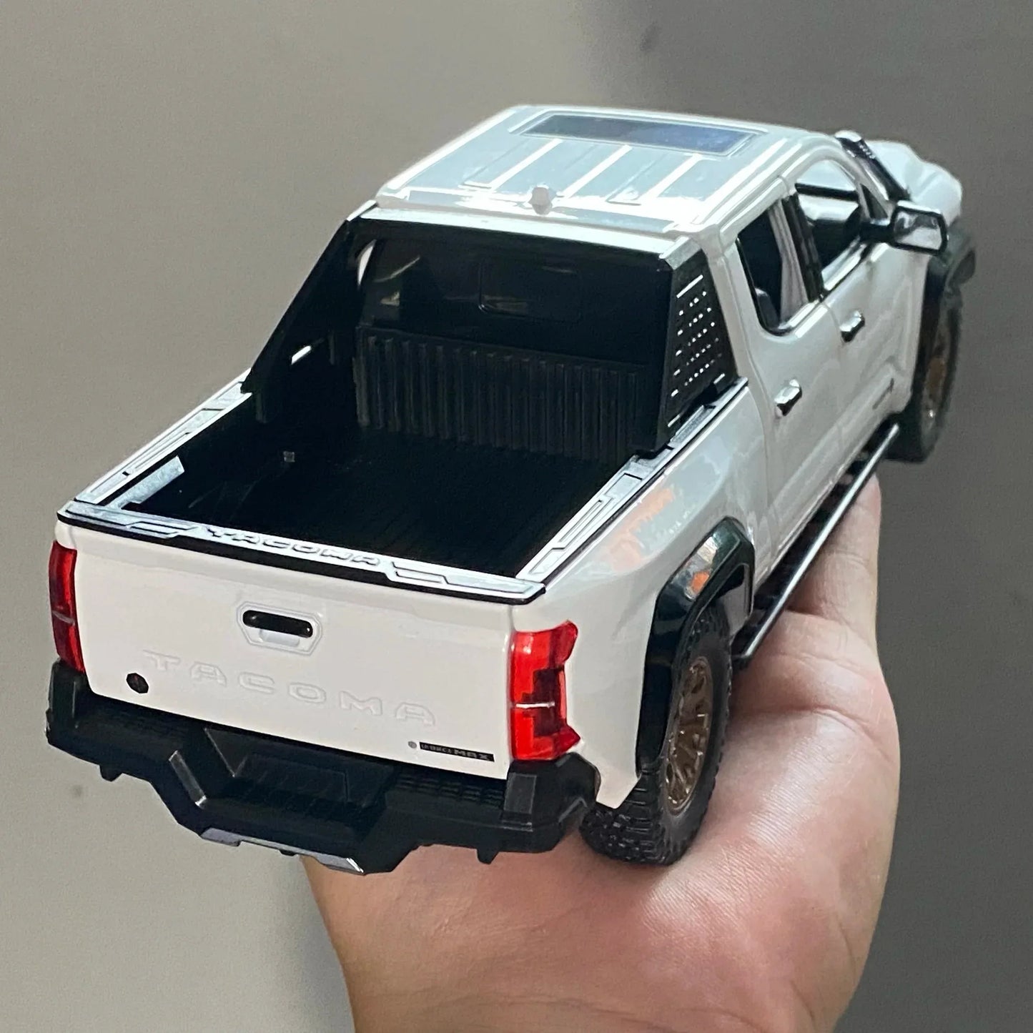 1 To 24  Toyota Tacoma Off Road Diecast Alloy Model With Sound And Lights - ToylandEU