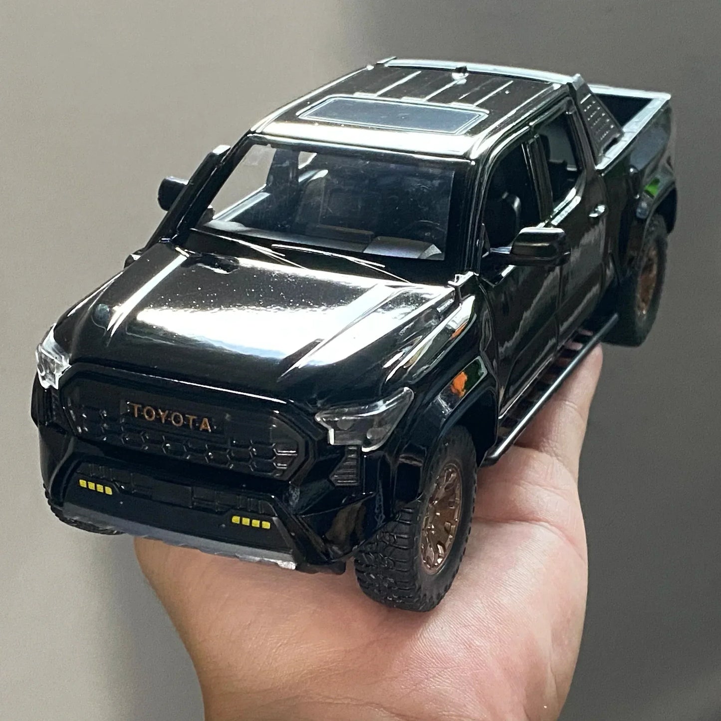 1 To 24  Toyota Tacoma Off Road Diecast Alloy Model With Sound And Lights - ToylandEU