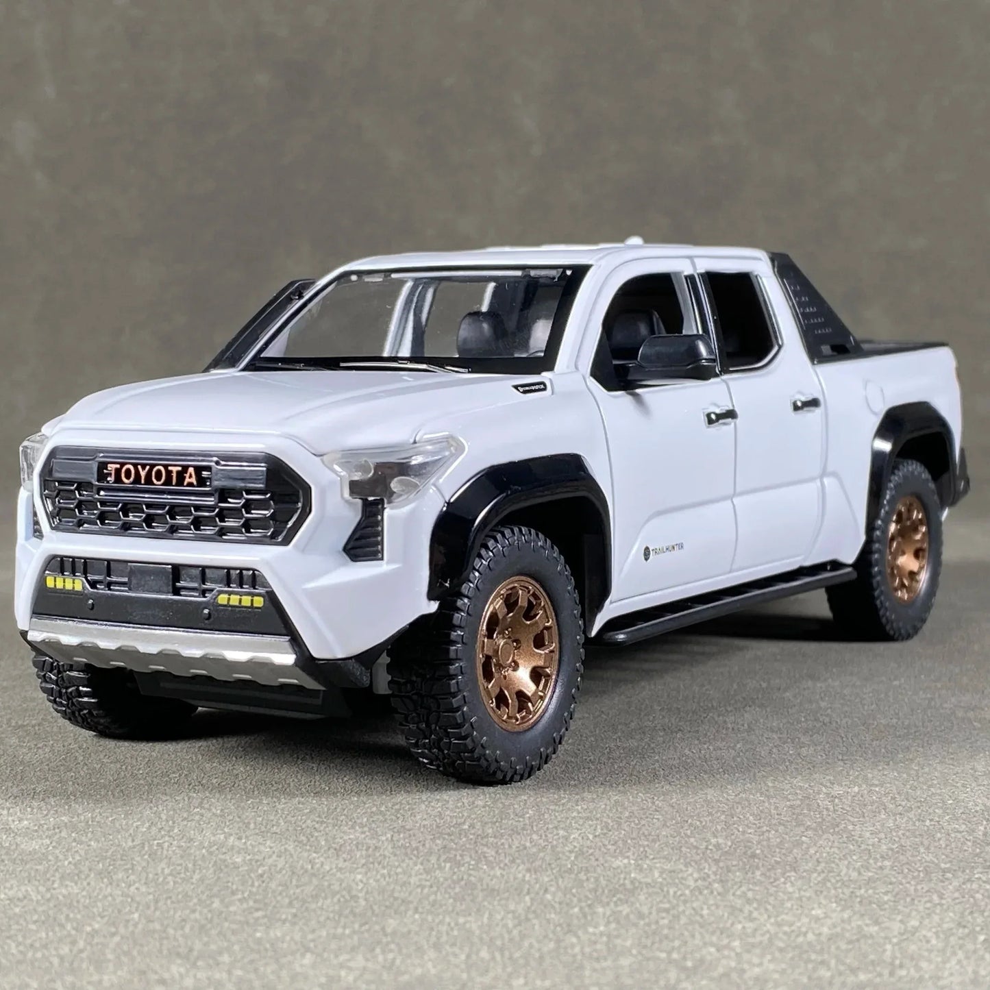 1 To 24  Toyota Tacoma Off Road Diecast Alloy Model With Sound And Lights - ToylandEU