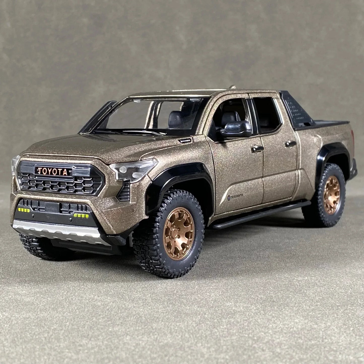 1 To 24  Toyota Tacoma Off Road Diecast Alloy Model With Sound And Lights - ToylandEU