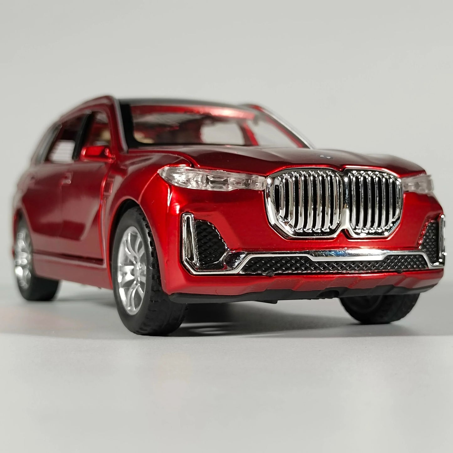 1 To 32 Scale Diecast Alloy BMW X7 SUV Pull Back Car With Sound Light - ToylandEU