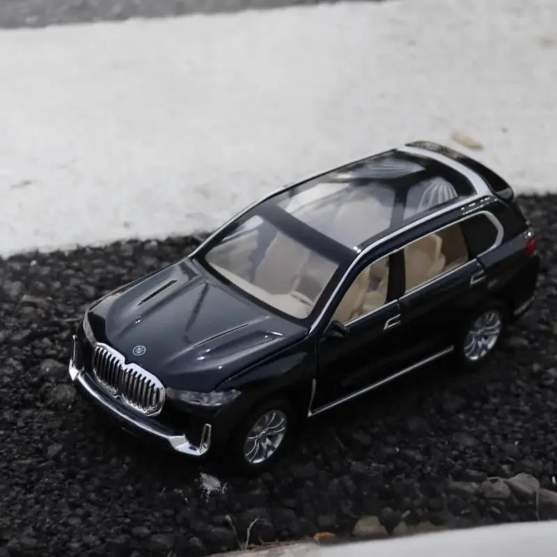 1 To 32 Scale Diecast Alloy BMW X7 SUV Pull Back Car With Sound Light - ToylandEU