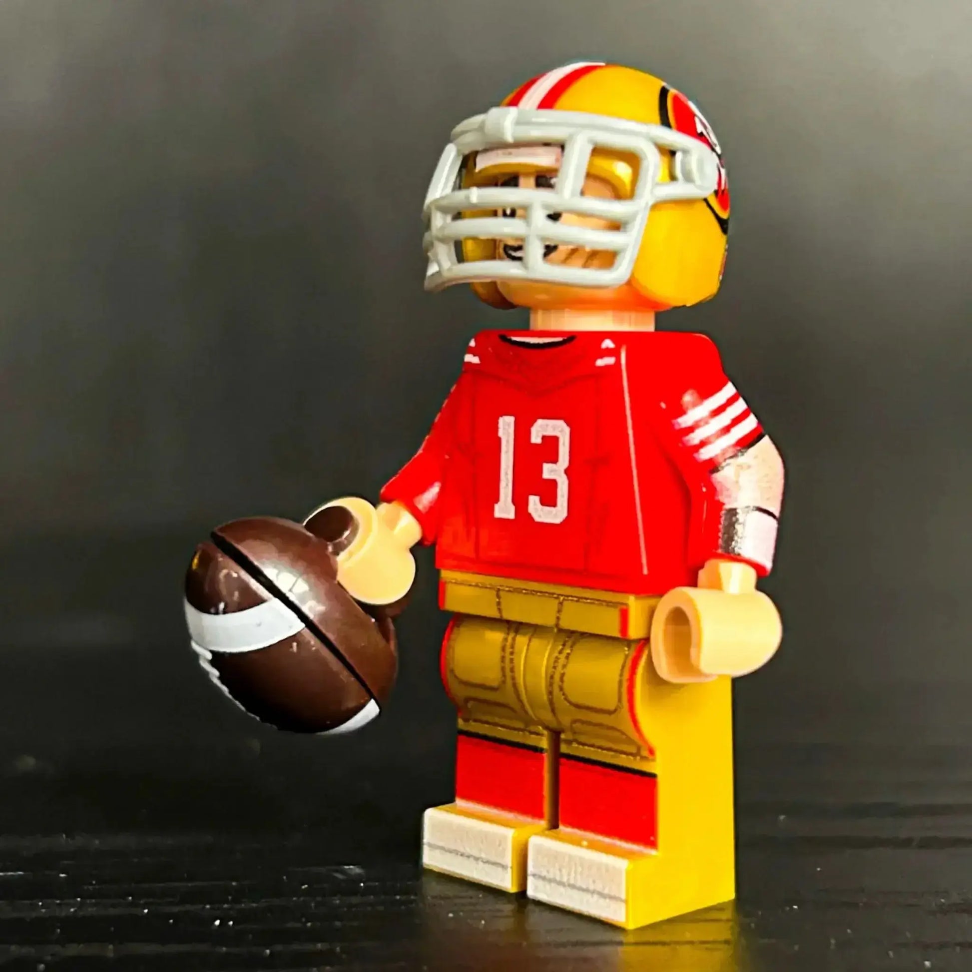 LEGO Minifigure NFL QB San Francisco With Custom Helmet - ToylandEU