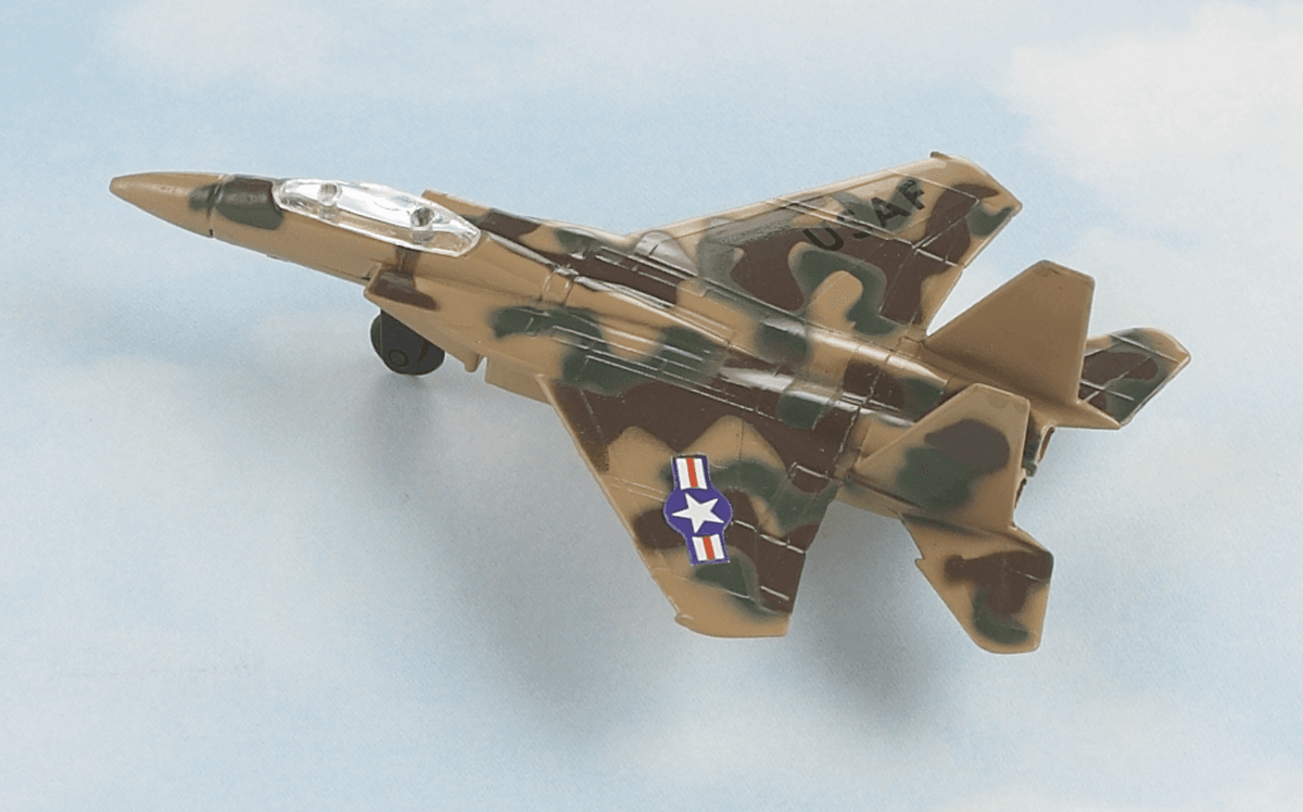 Hot Wings F-15 Eagle Fighter | Diecast | Connectable Runway | Collector Card