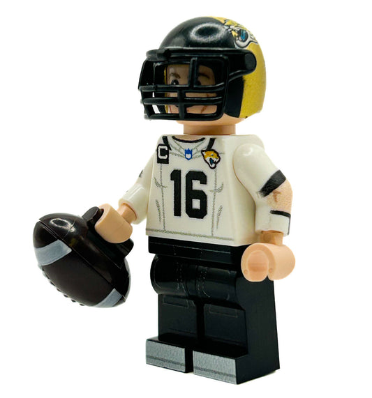 Standard Authentic LEGO Figure QB Jax Football Player With Custom Printing, Helmet And Football - ToylandEU