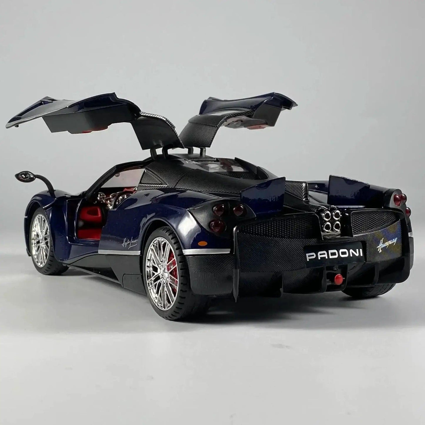  1To18 Diecast Alloy Pagani Huayra BC Dinastia Model -  ToylandEU™