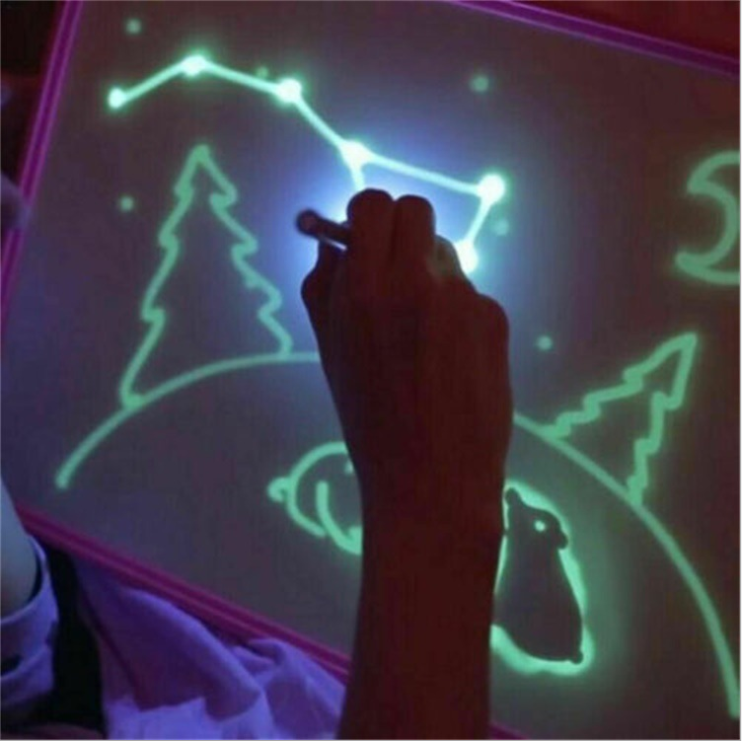 3D Drawing Pad with Light-accumulating Coating and Flashlight Marker - ToylandEU