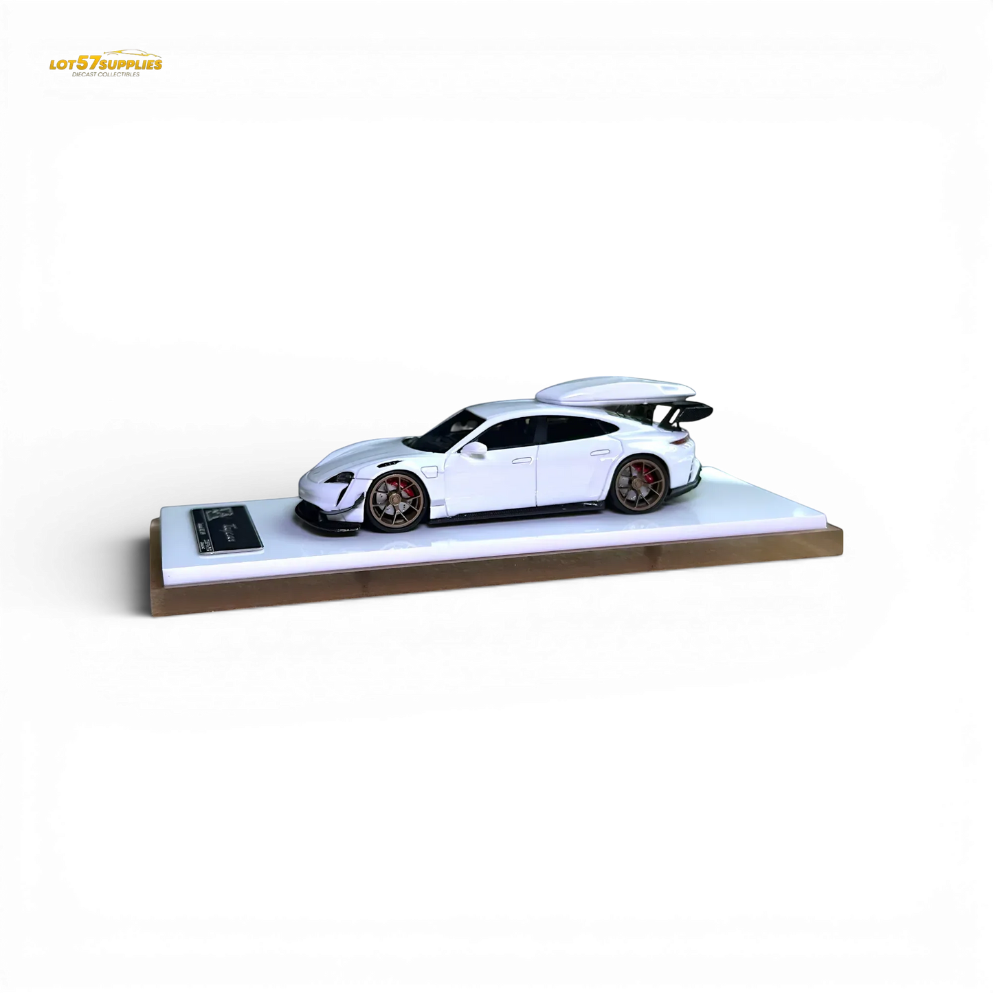 404ERROR Porsche Taycan White with Roof Box 1:64 - ToylandEU