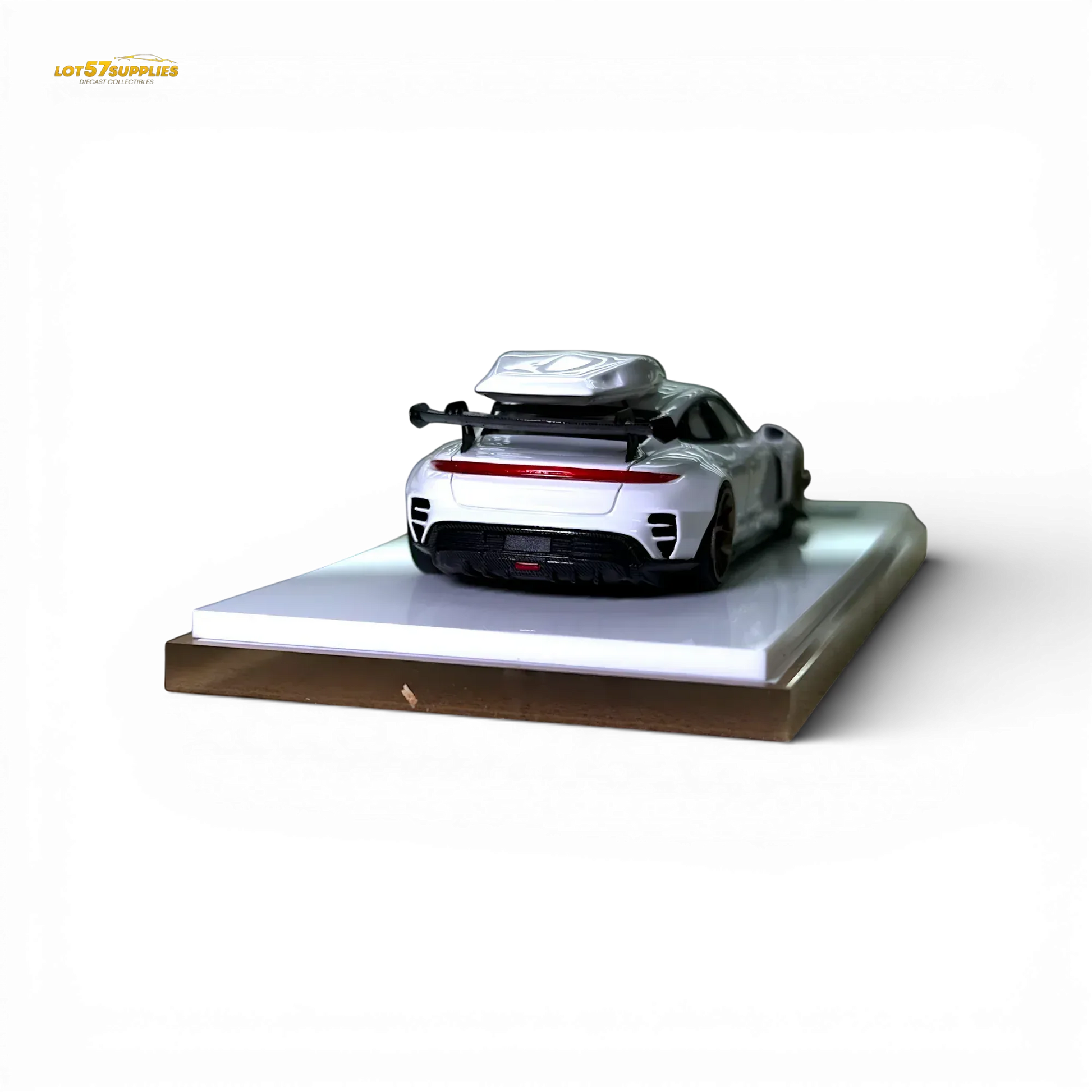 404ERROR Porsche Taycan White with Roof Box 1:64 - ToylandEU